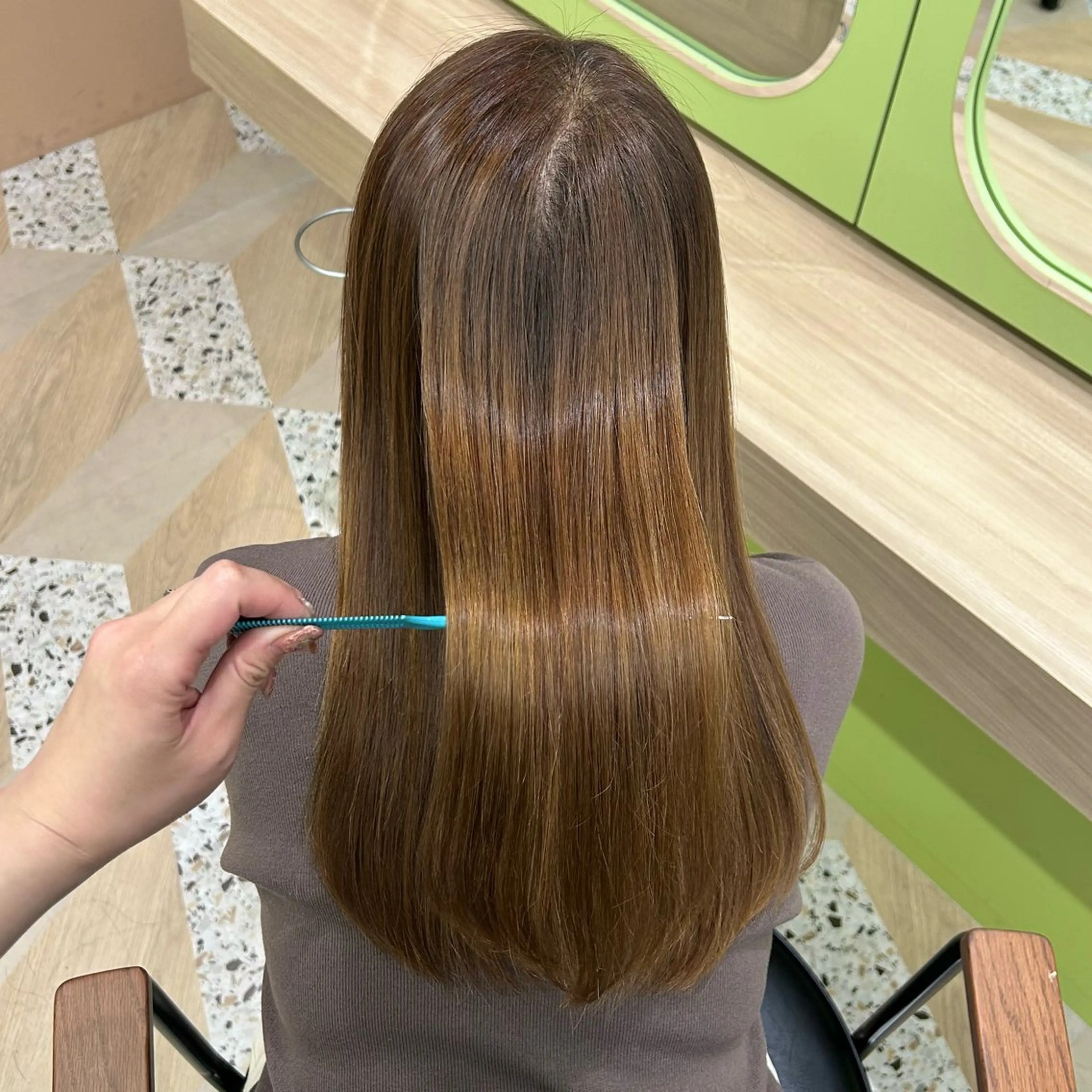 ロング くびれヘア 顔周りカット 髪質改善 韓国風ヘア レイヤーカット 縮毛矯正 ブリーチなしベージュ /ヘアセット/ミユのヘアスタイル