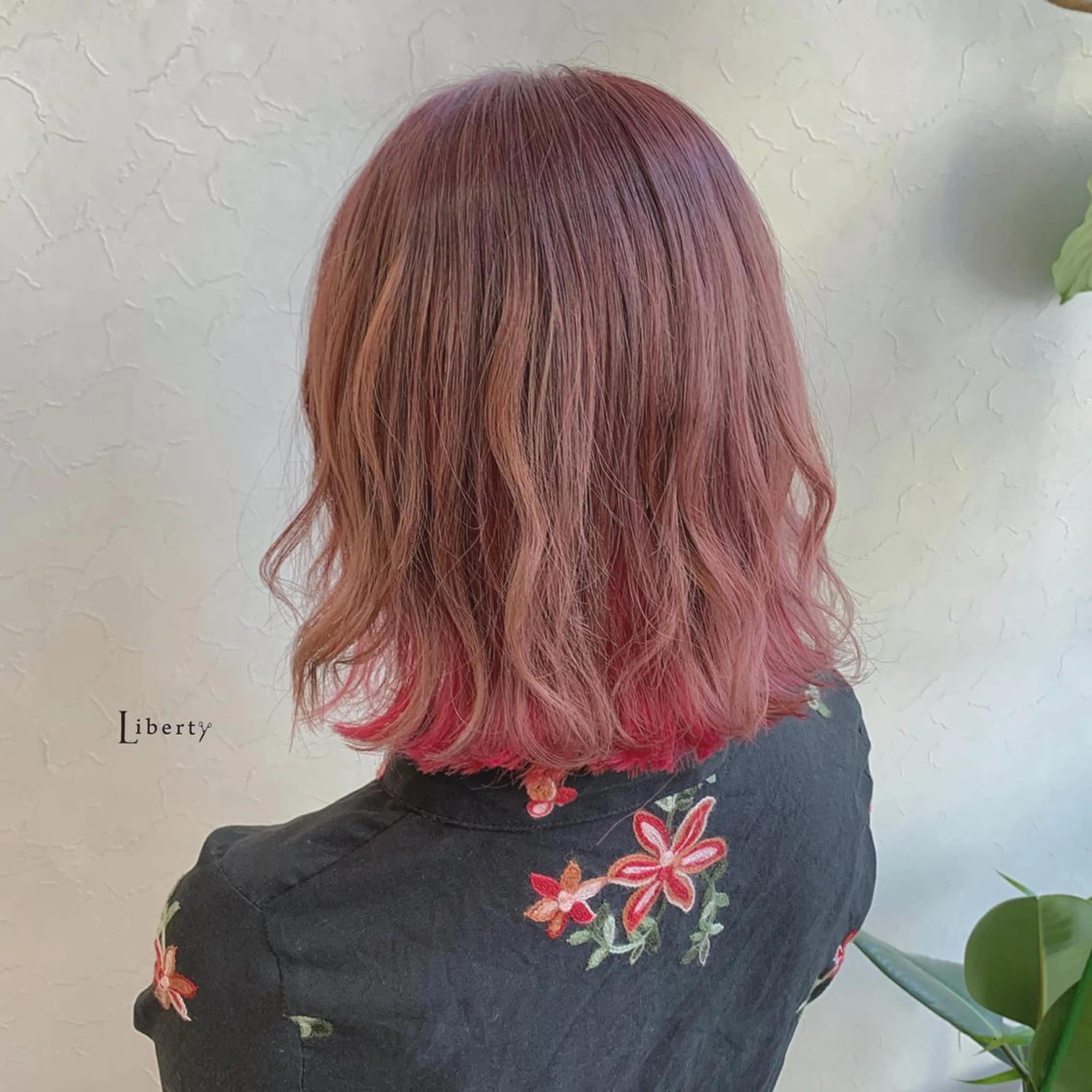 ミディアム カラー ベージュカラー インナーカラー ピンクカラー ピンクベージュ メンズ指名多数!! SiLO 田島のヘアスタイル