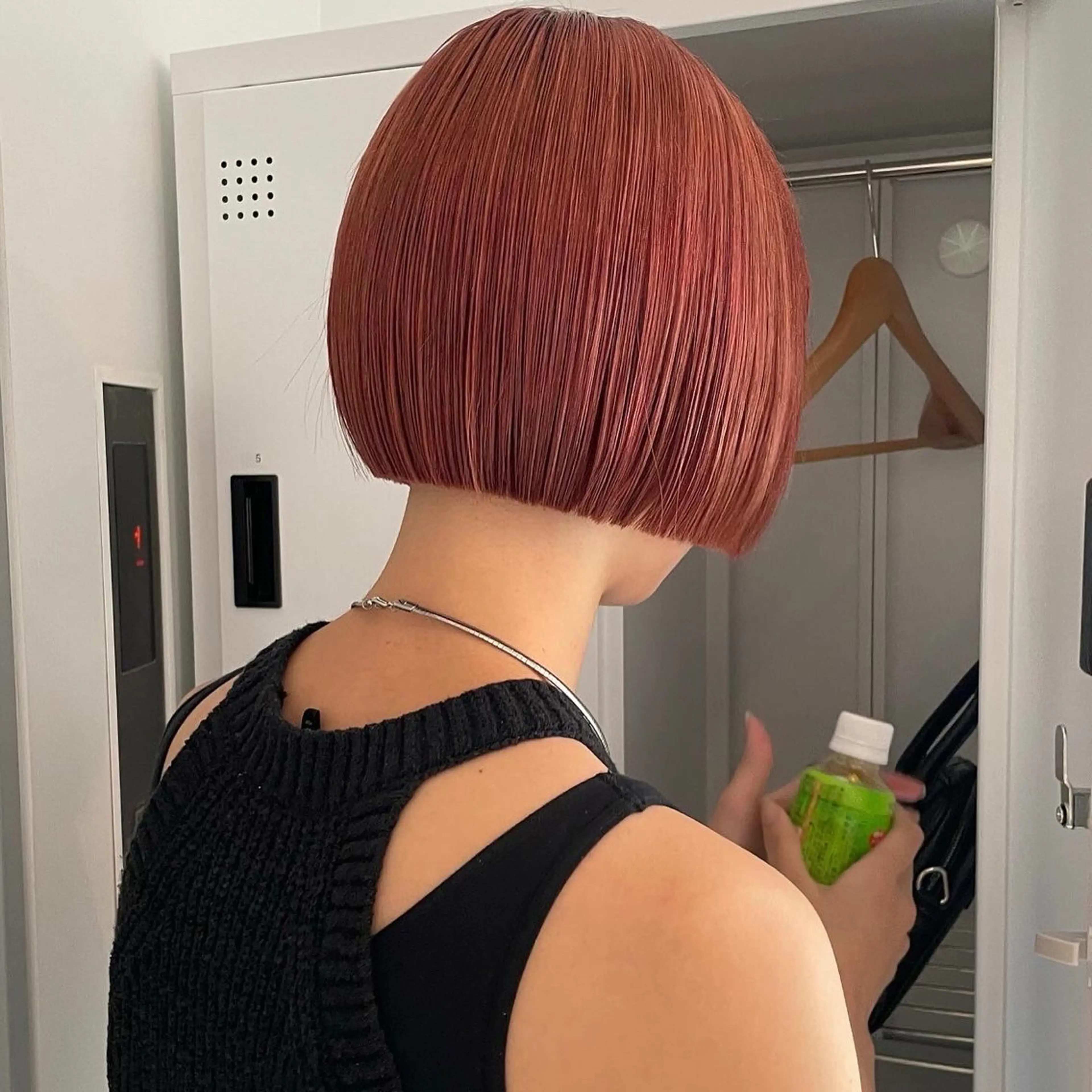 ショート 切りっぱなしボブ レイヤー/縮毛矯正のヘアスタイル