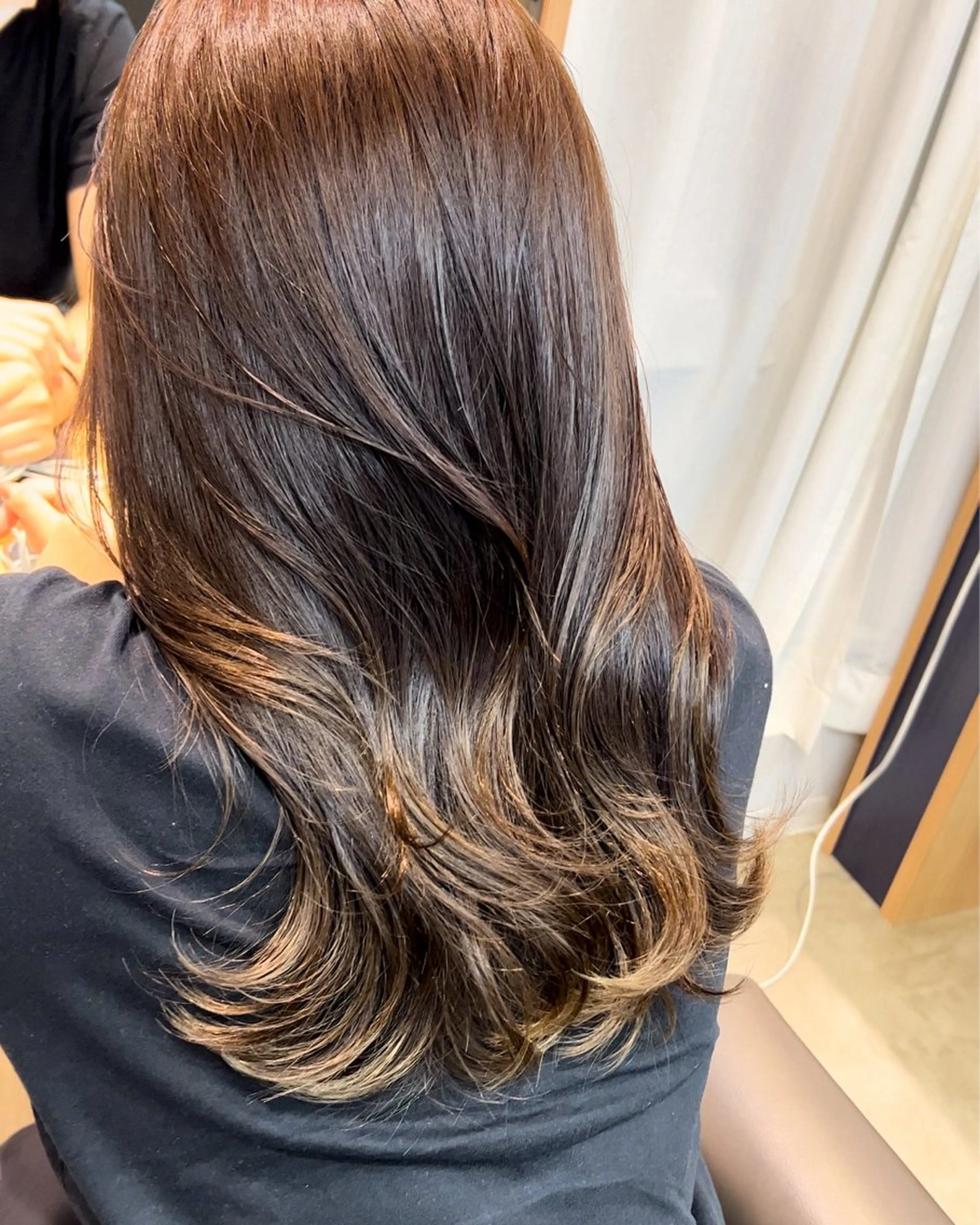 ミディアム カラー レイヤーカット 山中 欧輔のヘアスタイル