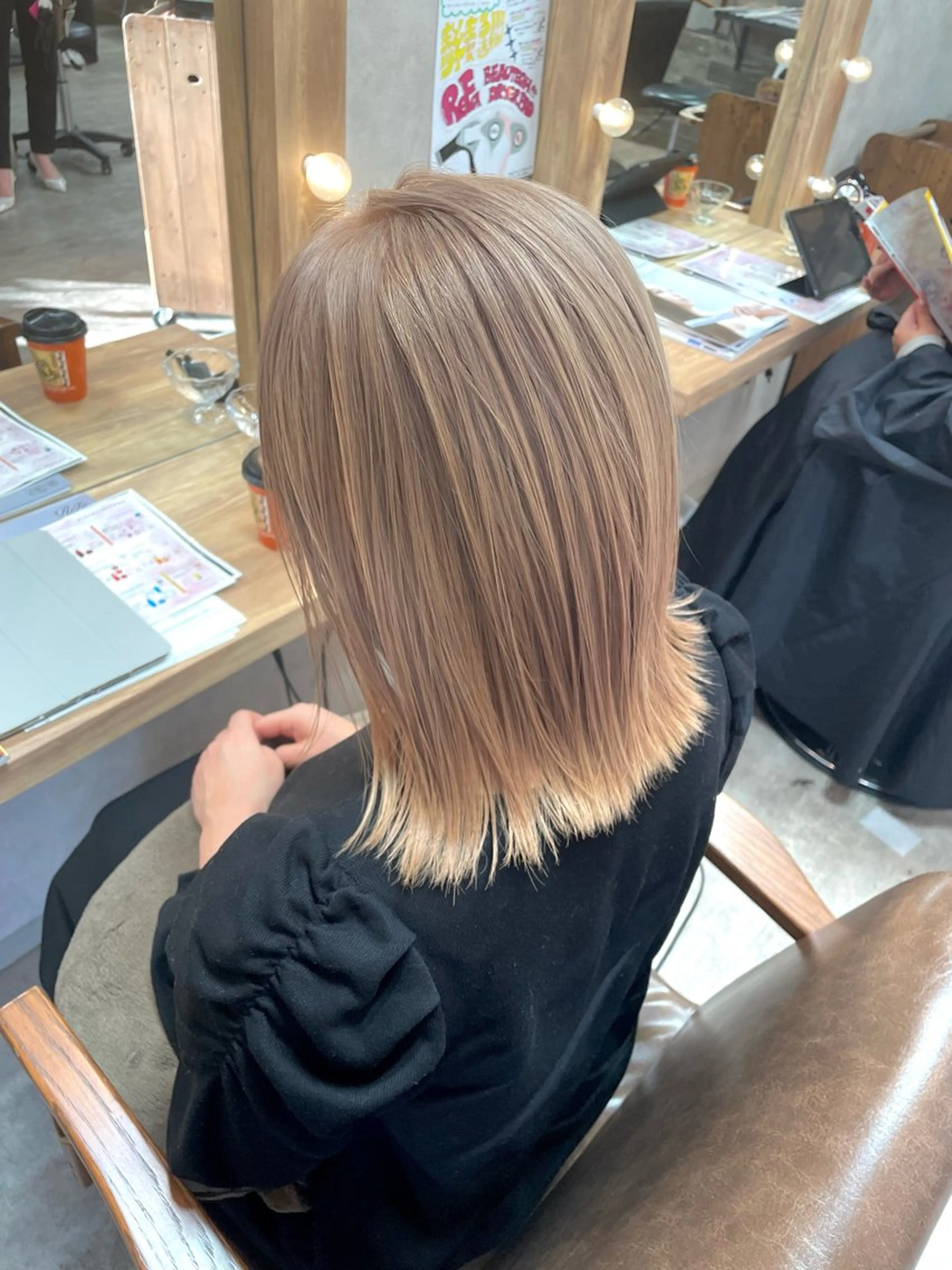 ミディアム アッシュ ハイライト 髪質改善 レイヤーカット ウルフカット RIENS♡xrea 山本優舞のヘアスタイル