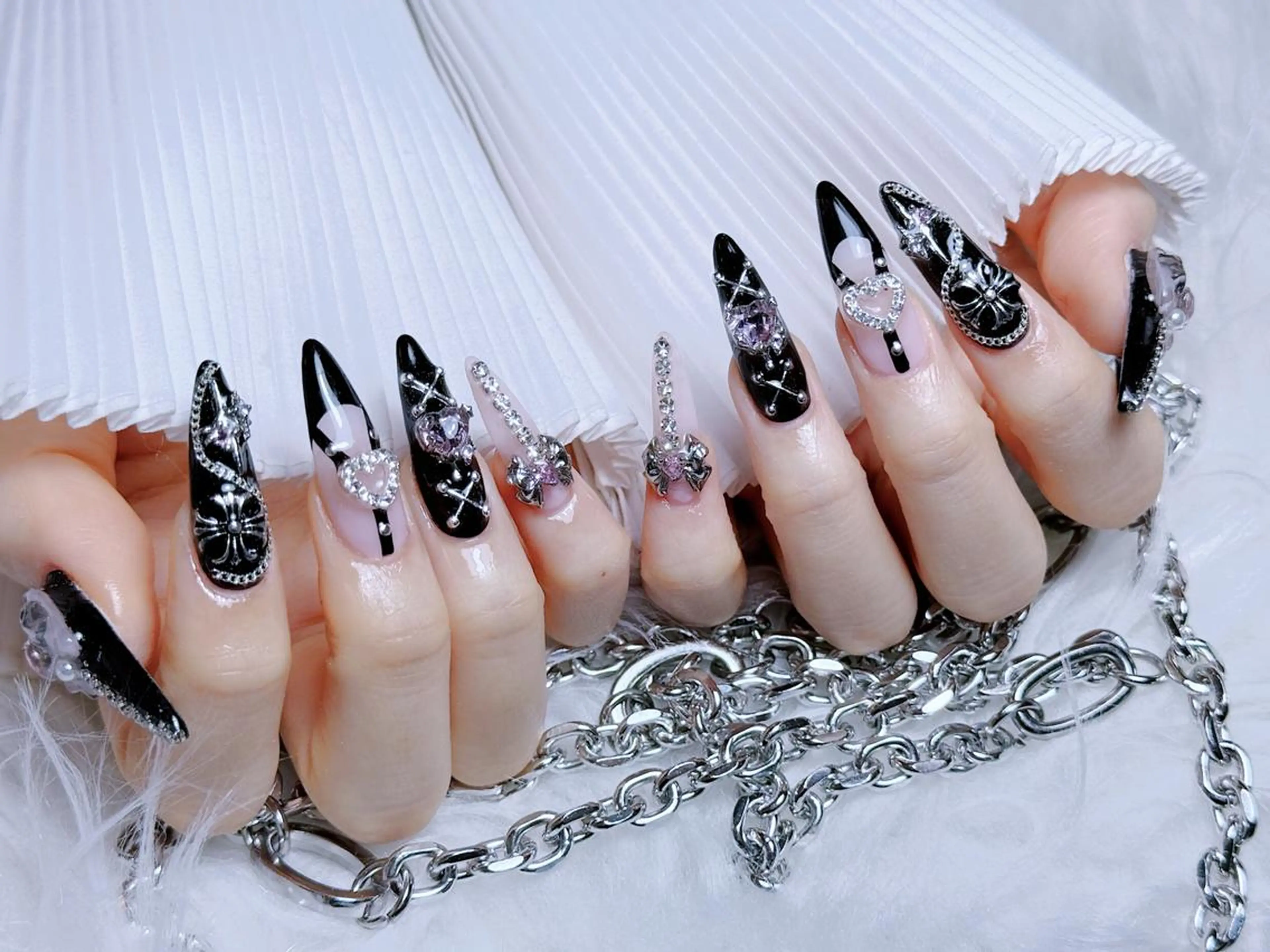 ❤️‍🔥地雷系ネイルok❤️‍🔥チップ長さだし+パーツなんでもOKつけ放題💎 オフありの写真