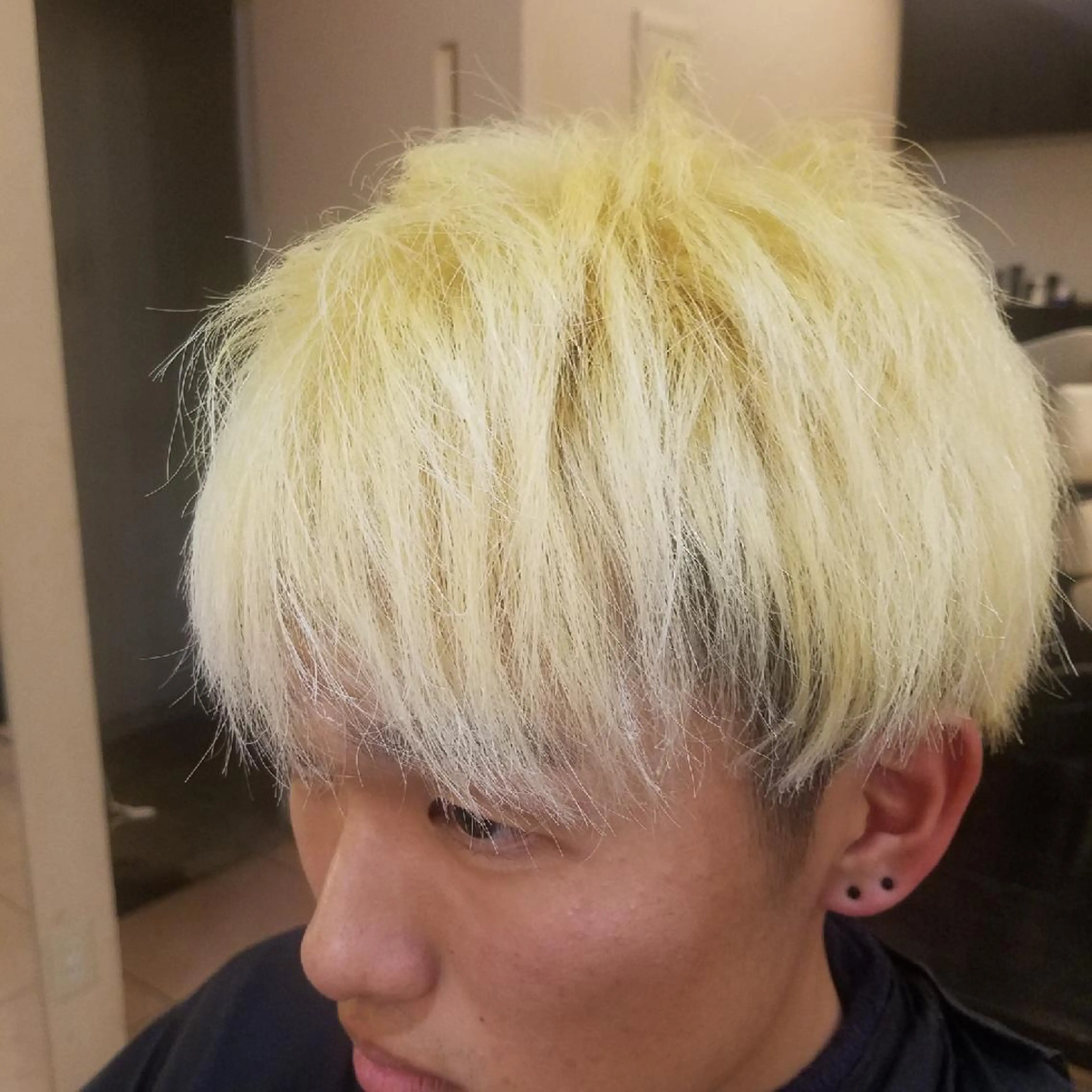 ミディアム カラー メンズ メンズブリーチ 黒髪 ブリーチ ヘアカラー To-kai所属・内村 純也のヘアスタイル