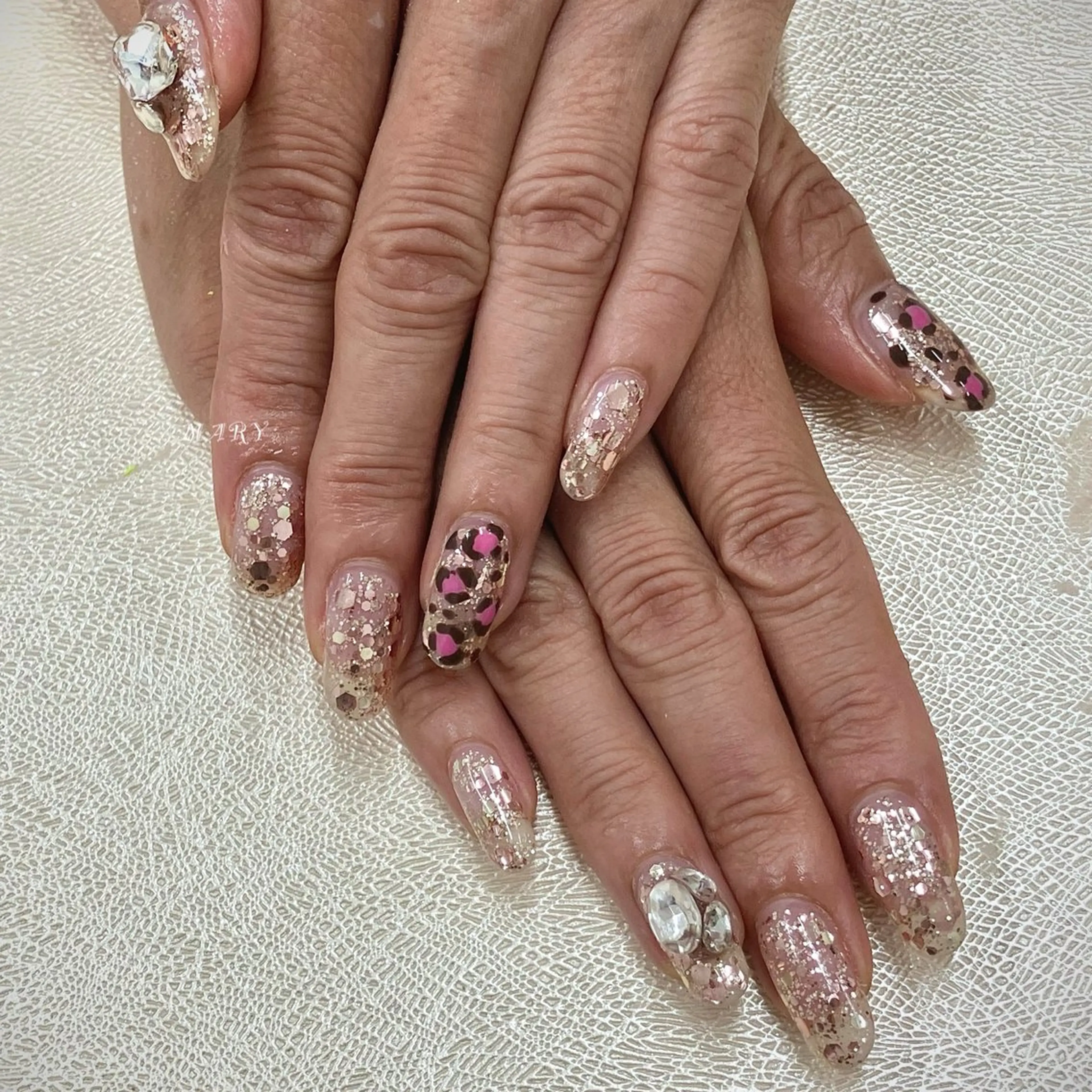 ネイル キラキラネイル ラメ(グリッター) ニュアンスネイル ワンカラーネイル ピンク Mary nail所属・Mary nail .narumiのネイルデザイン