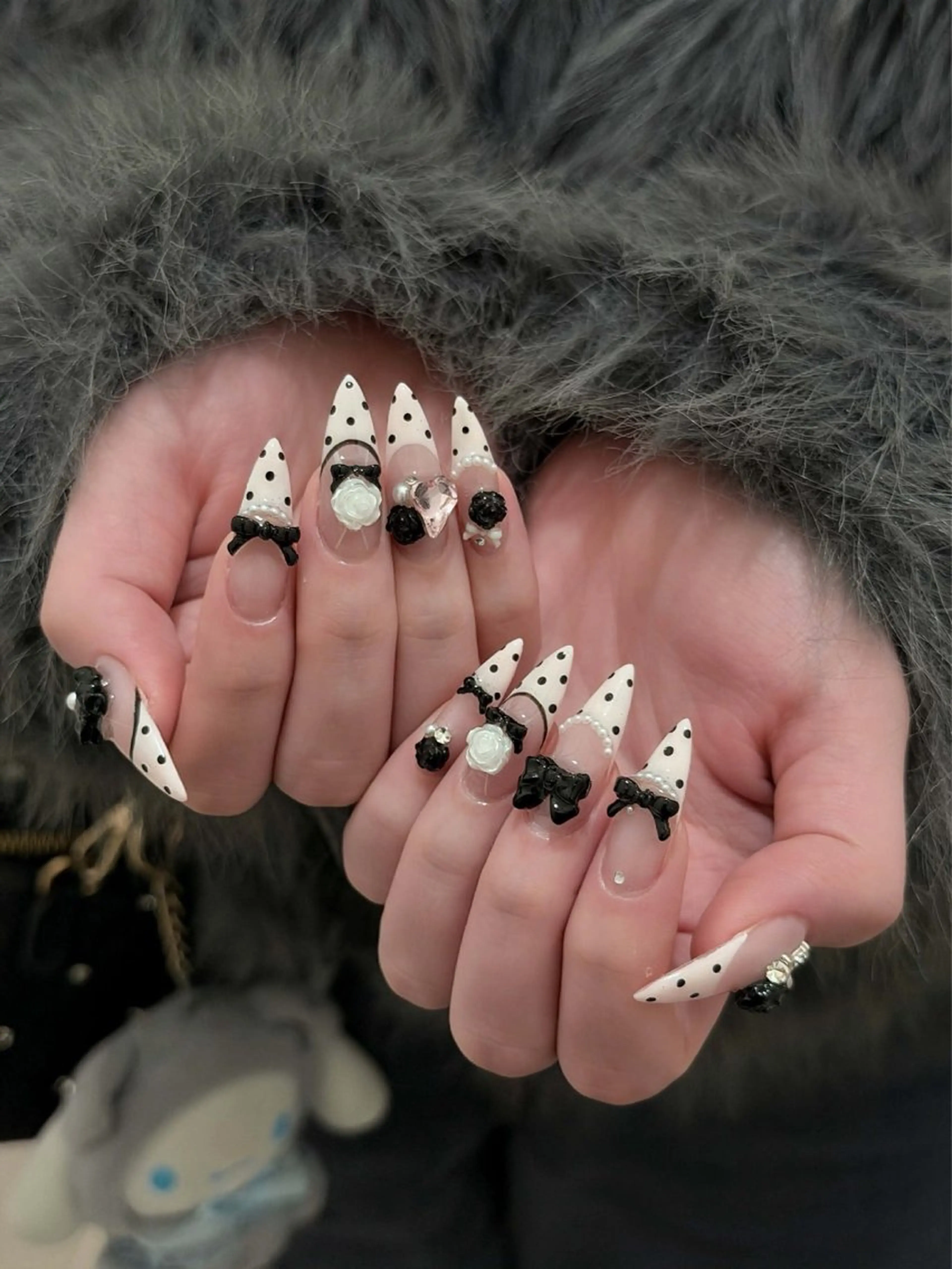 ネイル チークネイル ドット フレンチネイル グラデーション ハート ハンドネイル ハンドケア Eli Nails 新宿のネイルデザイン