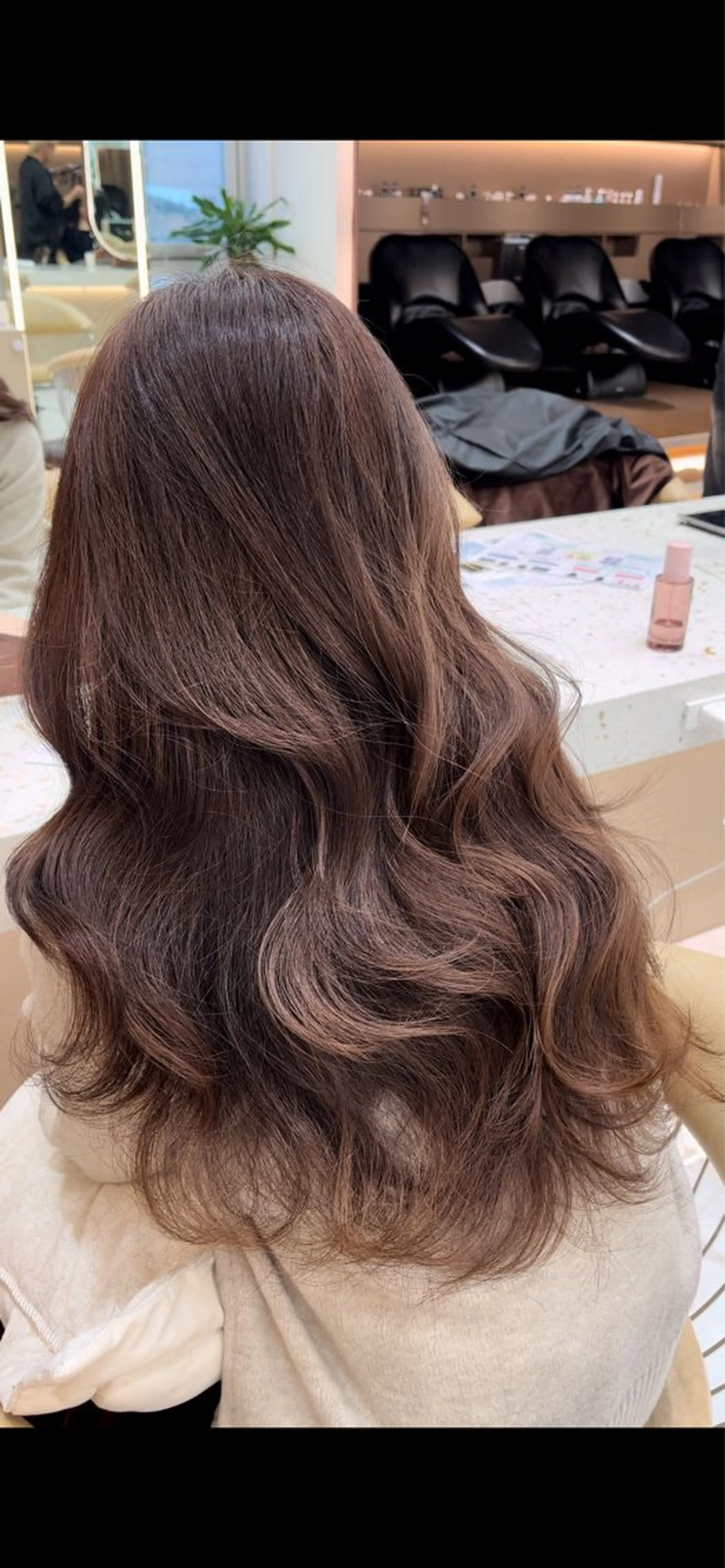 ロング としき/韓国/透明 感カラー/レイヤーのヘアスタイル