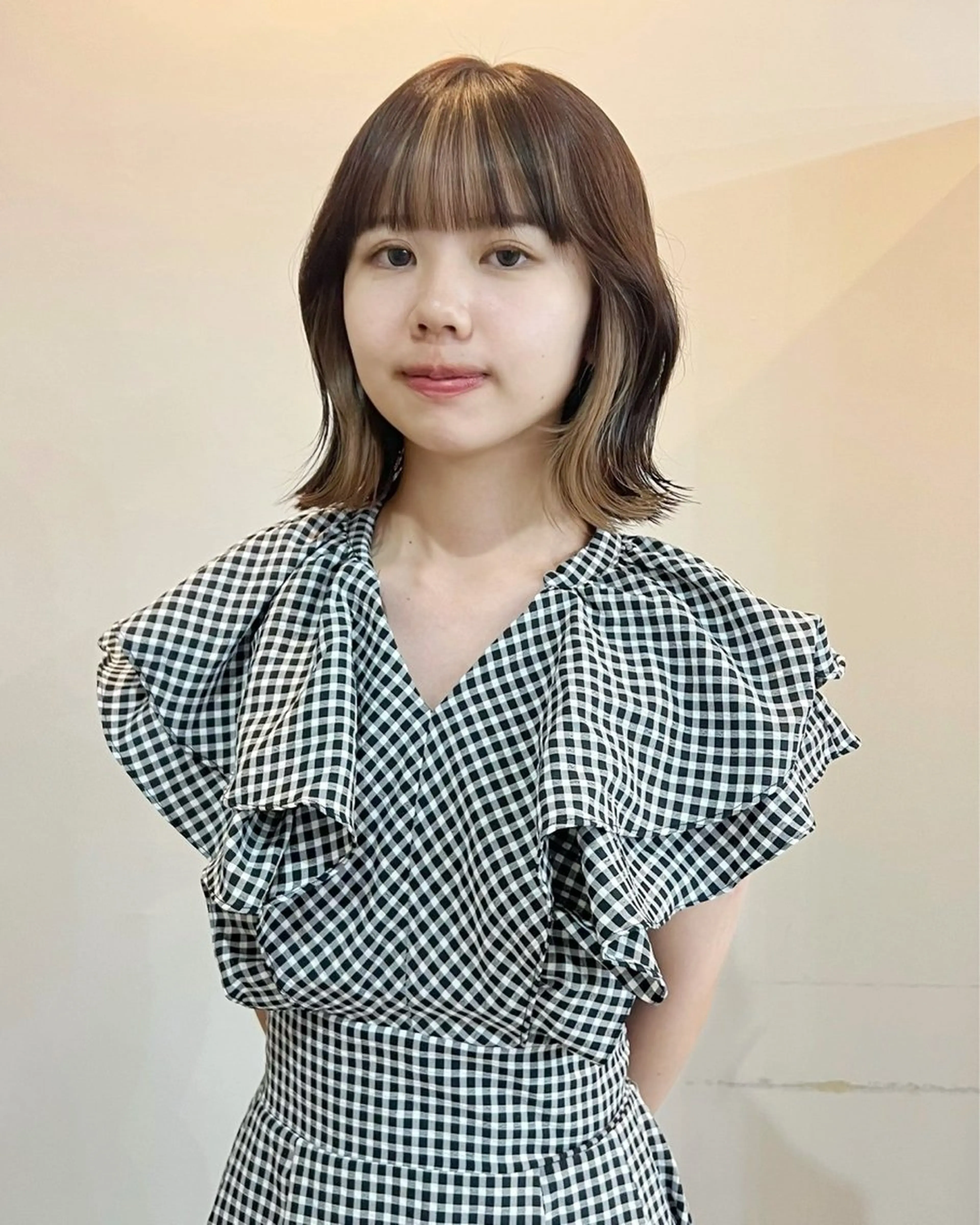 ミディアム 横山 奈央のヘアスタイル