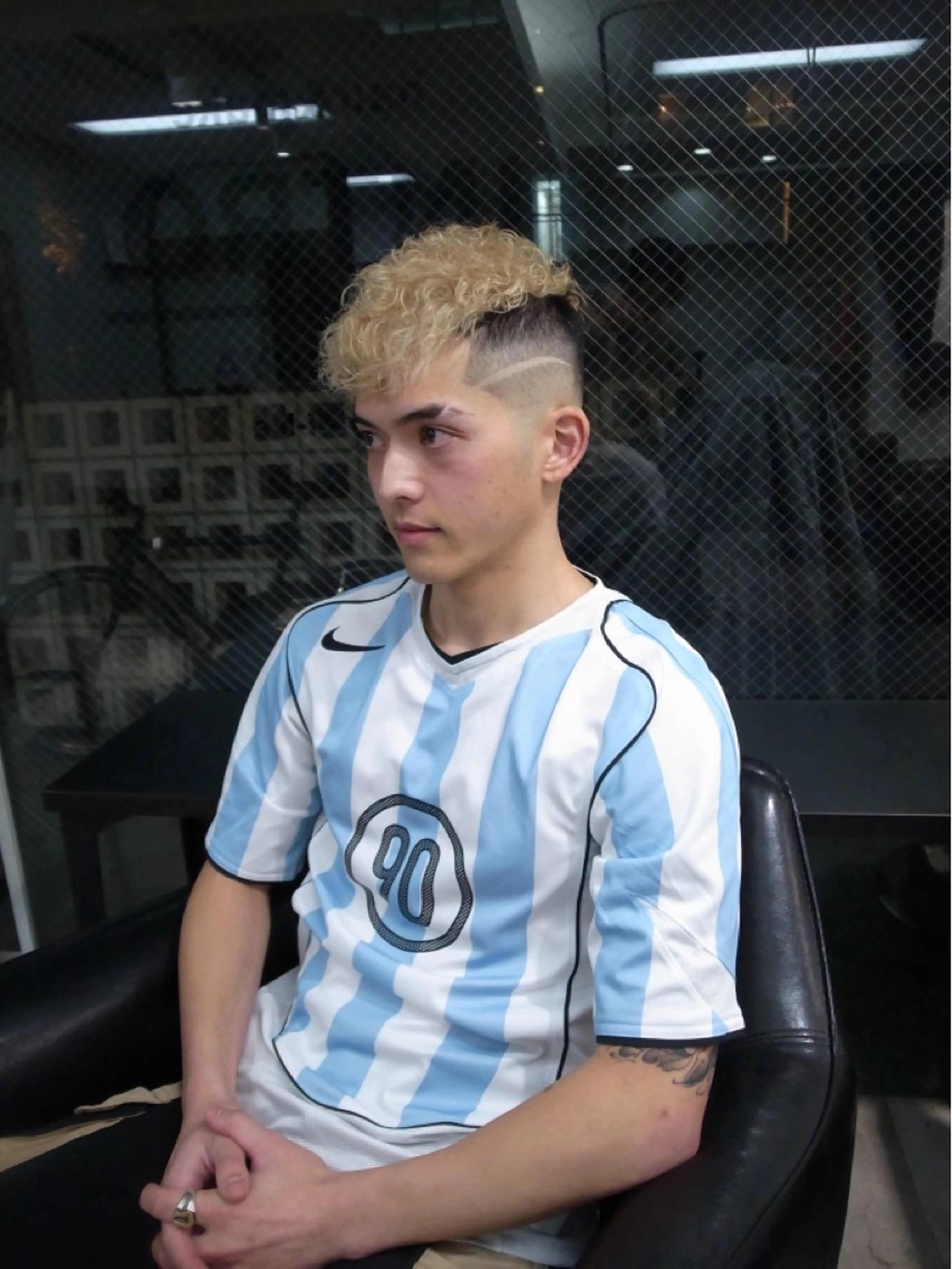 ショート カラー パーマ メンズ メンズハイトーン メンズパーマ ハイトーンカラー カット ヘアカラー トリートメント 💈メンズフェード 特化DAIYA💈の眉毛・アイブロウイメージ