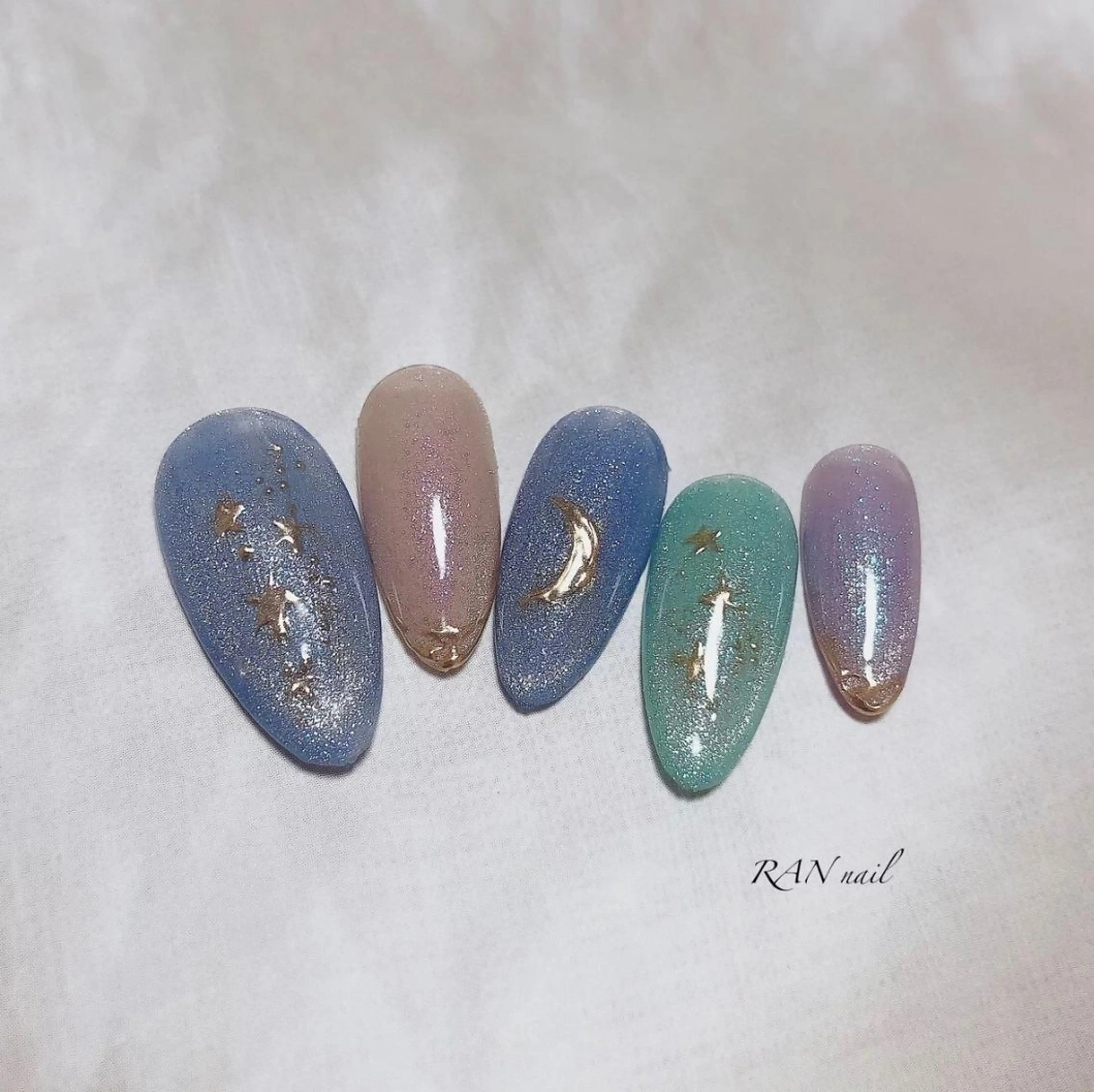 ネイル ブルー ジェルネイル グリーン キラキラネイル マグネットネイル ハンドネイル フットネイル RAN nailのネイルデザイン