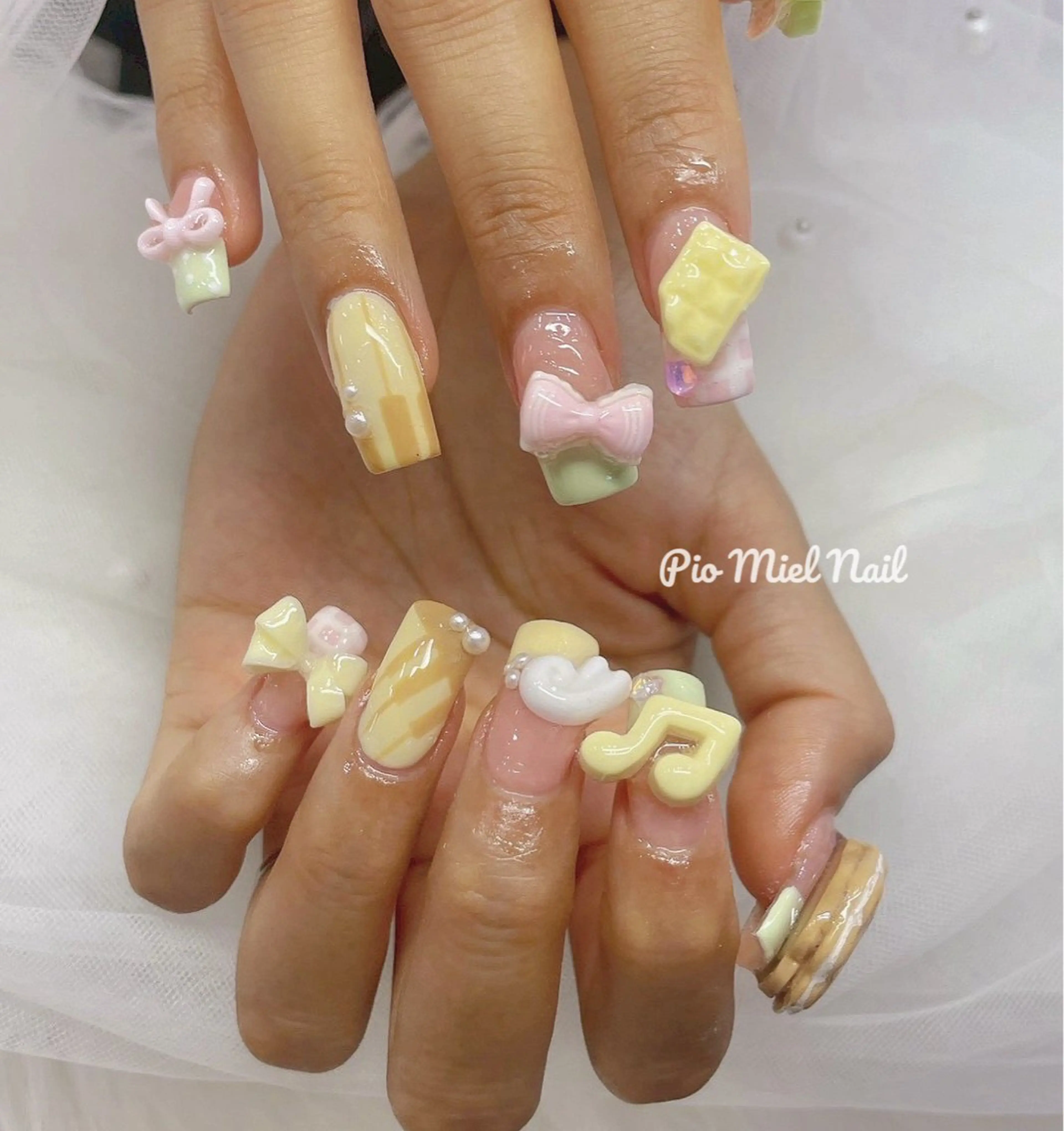 ネイル グリーン ハロウィン パステルネイル リボン 黄色 ハンドネイル HANA 長さだしのネイルデザイン