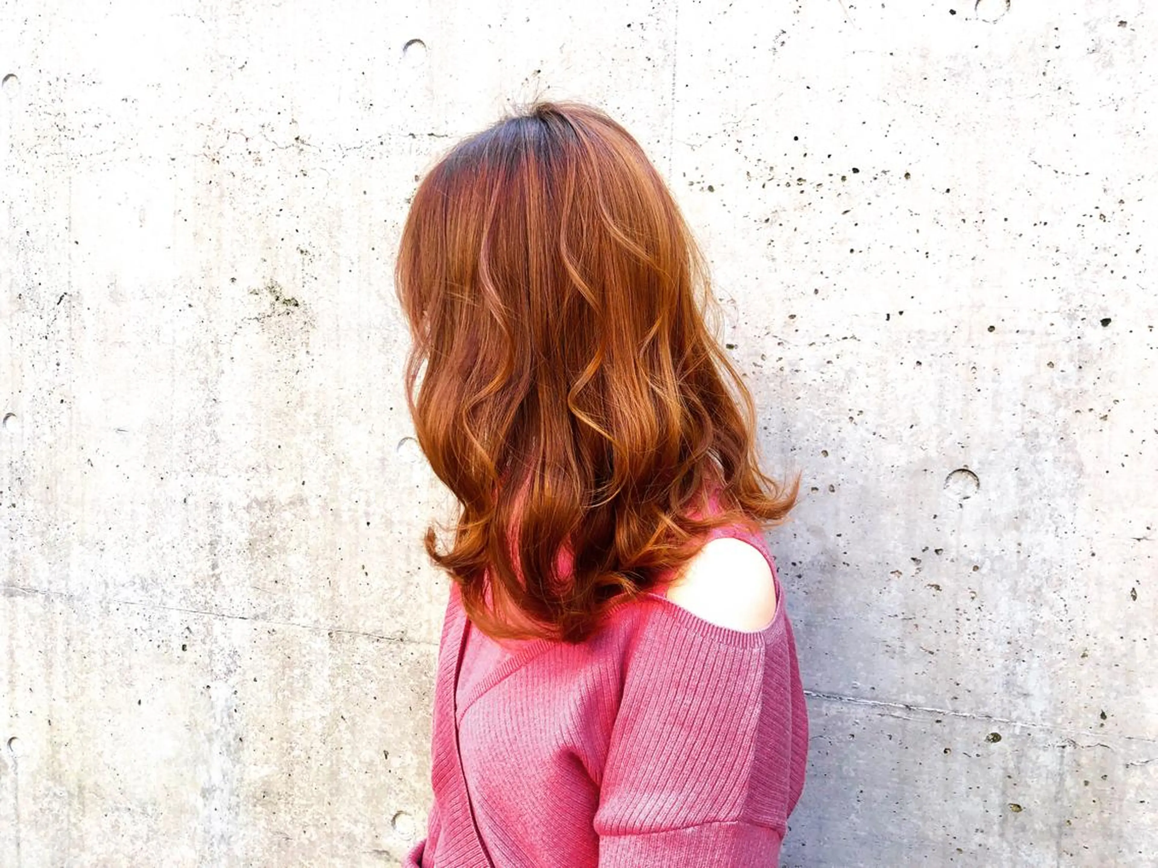 セミロング カラー ブリーチ オレンジ 1日1名様限定 予約可能のヘアスタイル