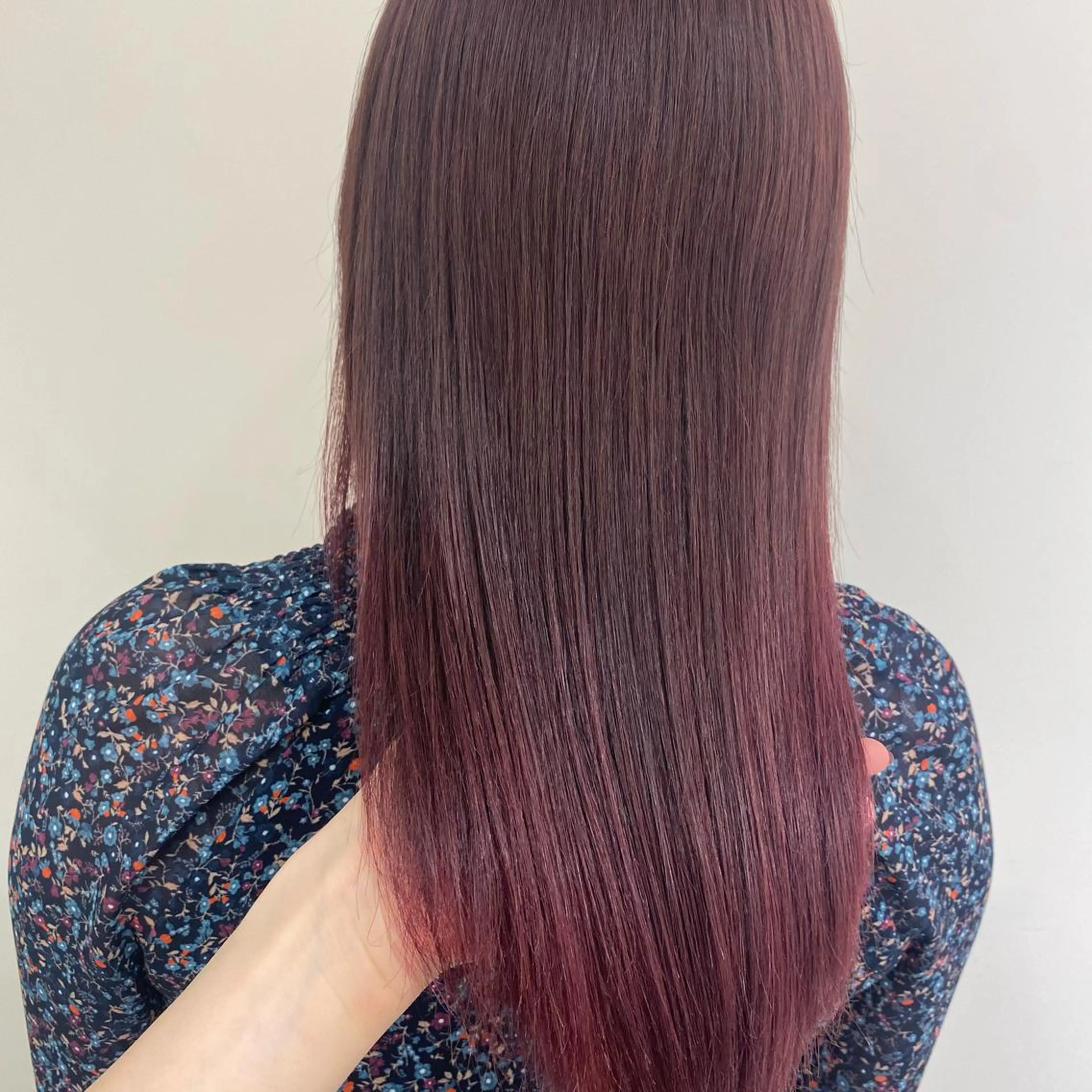 セミロング カラー カシス グラデーションカラー ピンクカラー ローズカラー 髪質改善 銀座メンズ専門🖤 小島奈々のヘアスタイル