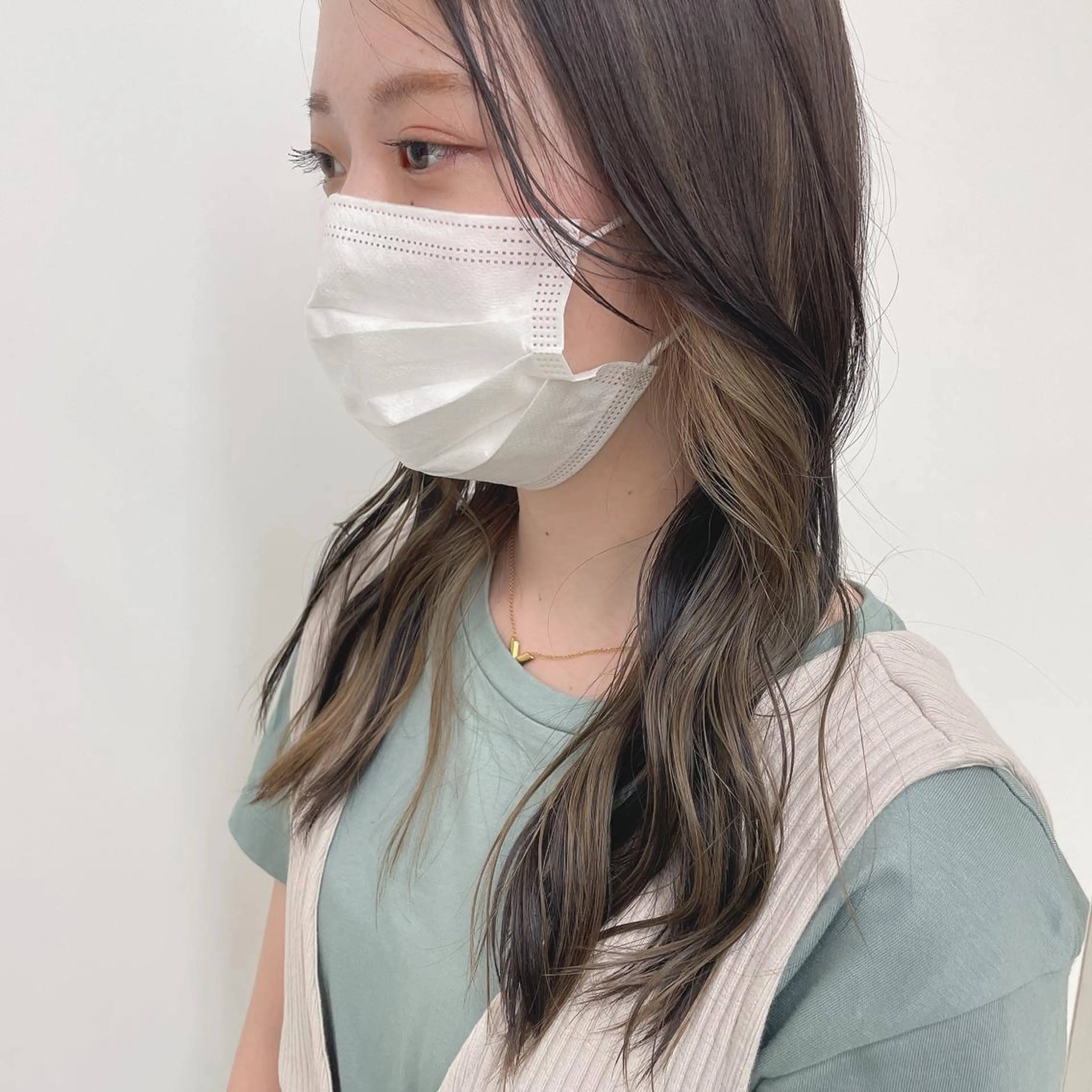 ロング カラー インナーカラー カット ヘアカラー 川上 紗也加のヘアスタイル