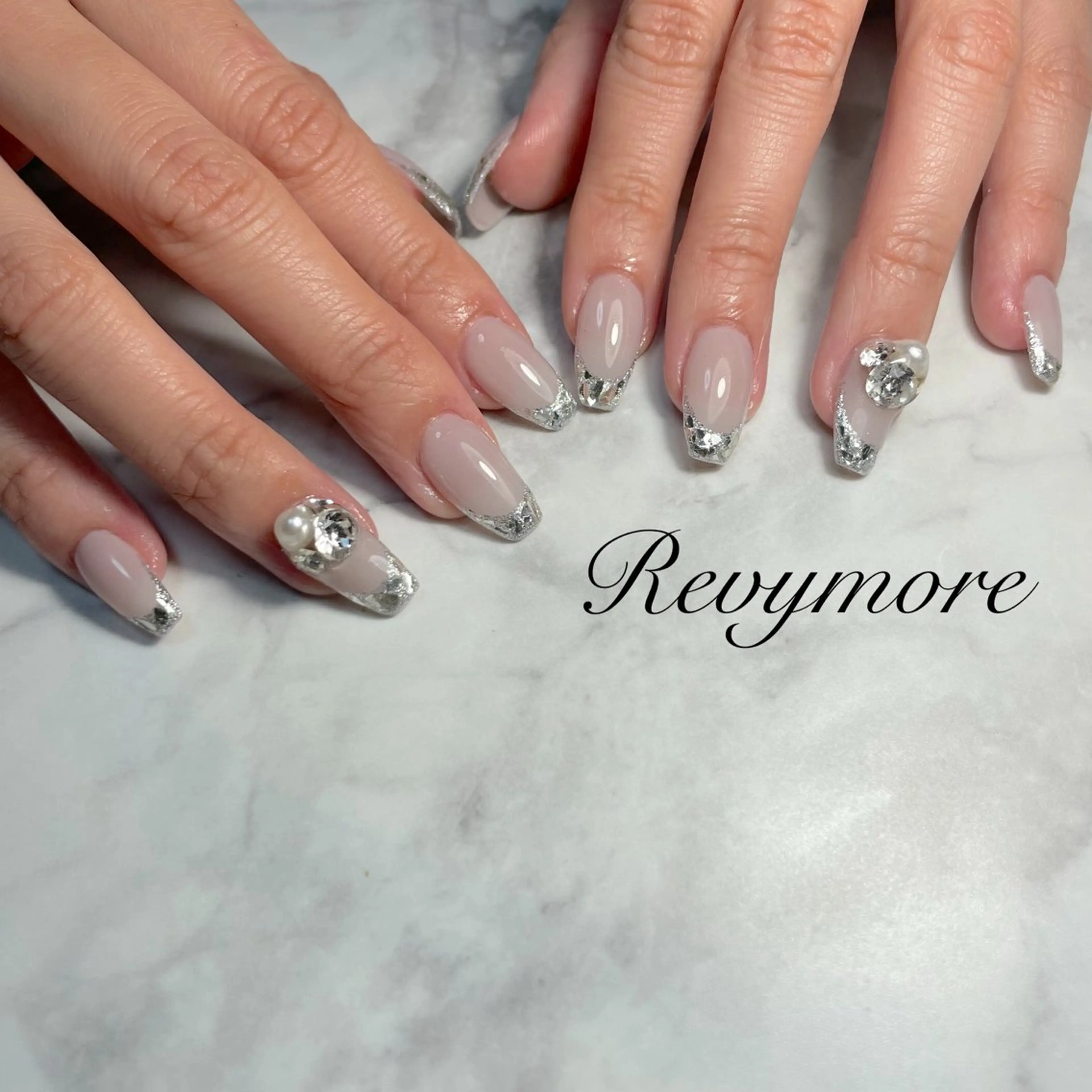 ネイル フレンチネイル ジェルネイル ガラスフレンチ ニュアンスネイル オフィスネイル nail salon Revymoreのネイルデザイン