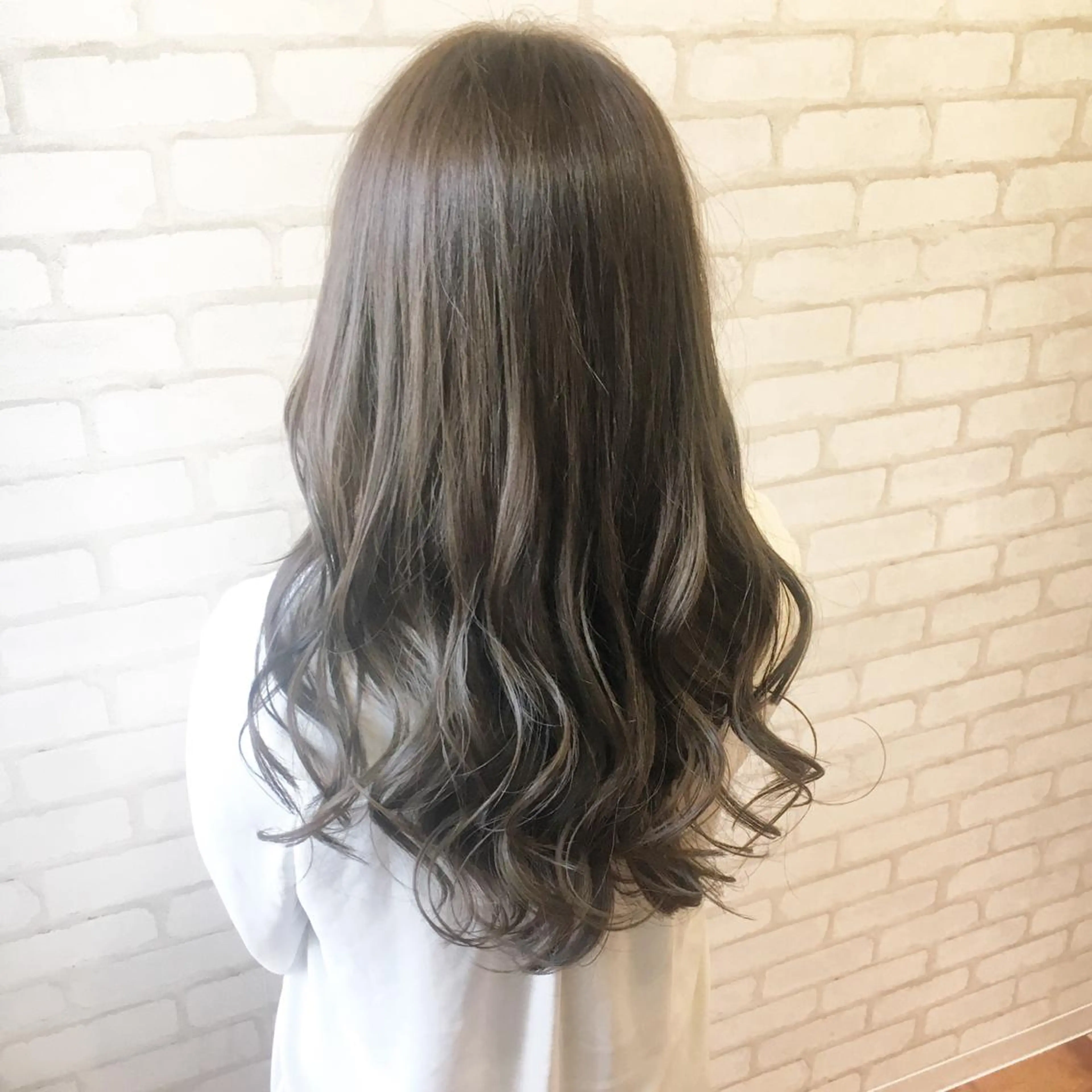 セミロング カラー ✨艶髪✨透明感✨ 山内大樹のヘアスタイル