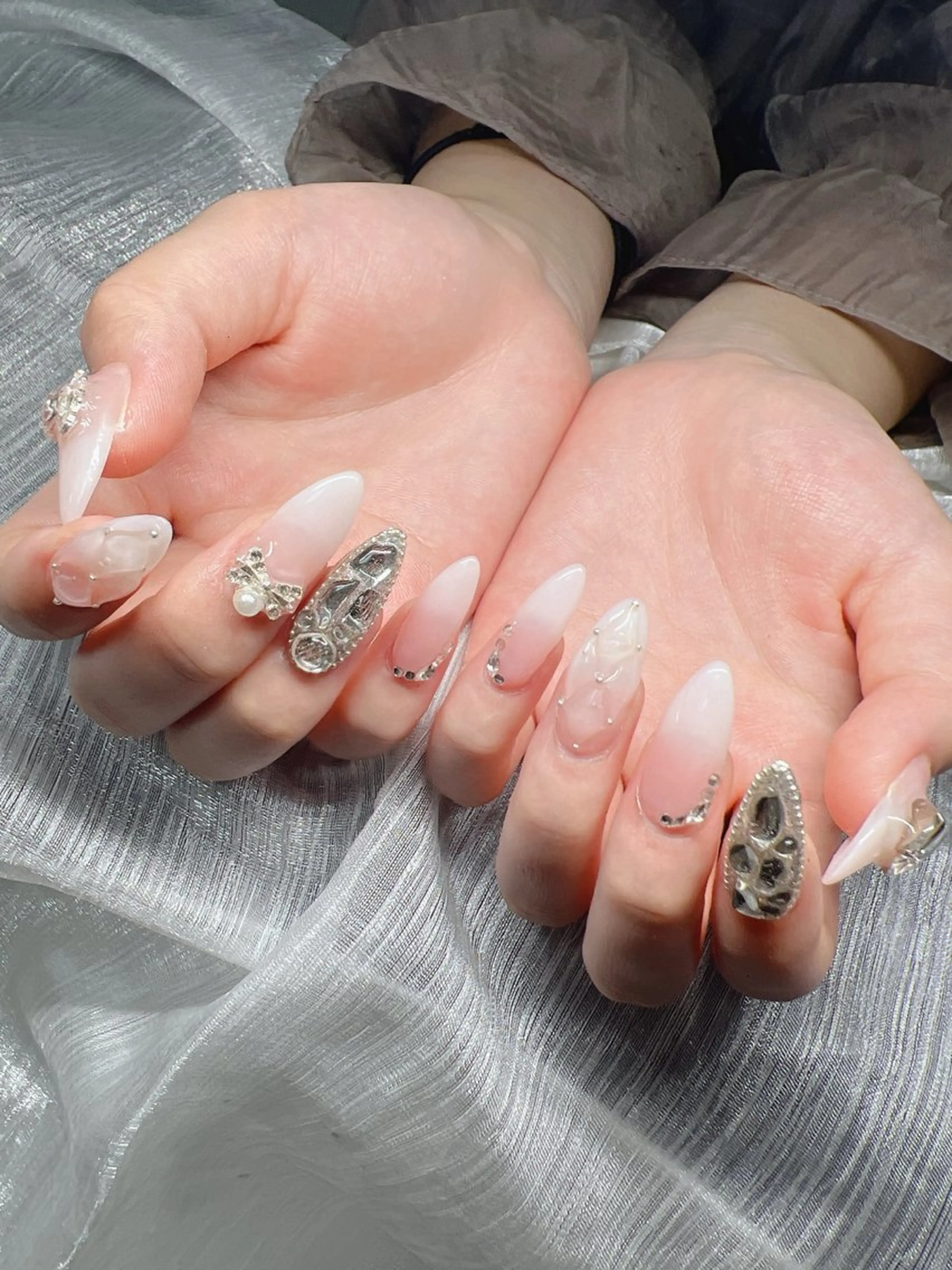 ネイル 長さ出し グラデーション 卒業式 キラキラネイル マグネットネイル Lee Nailsのネイルデザイン