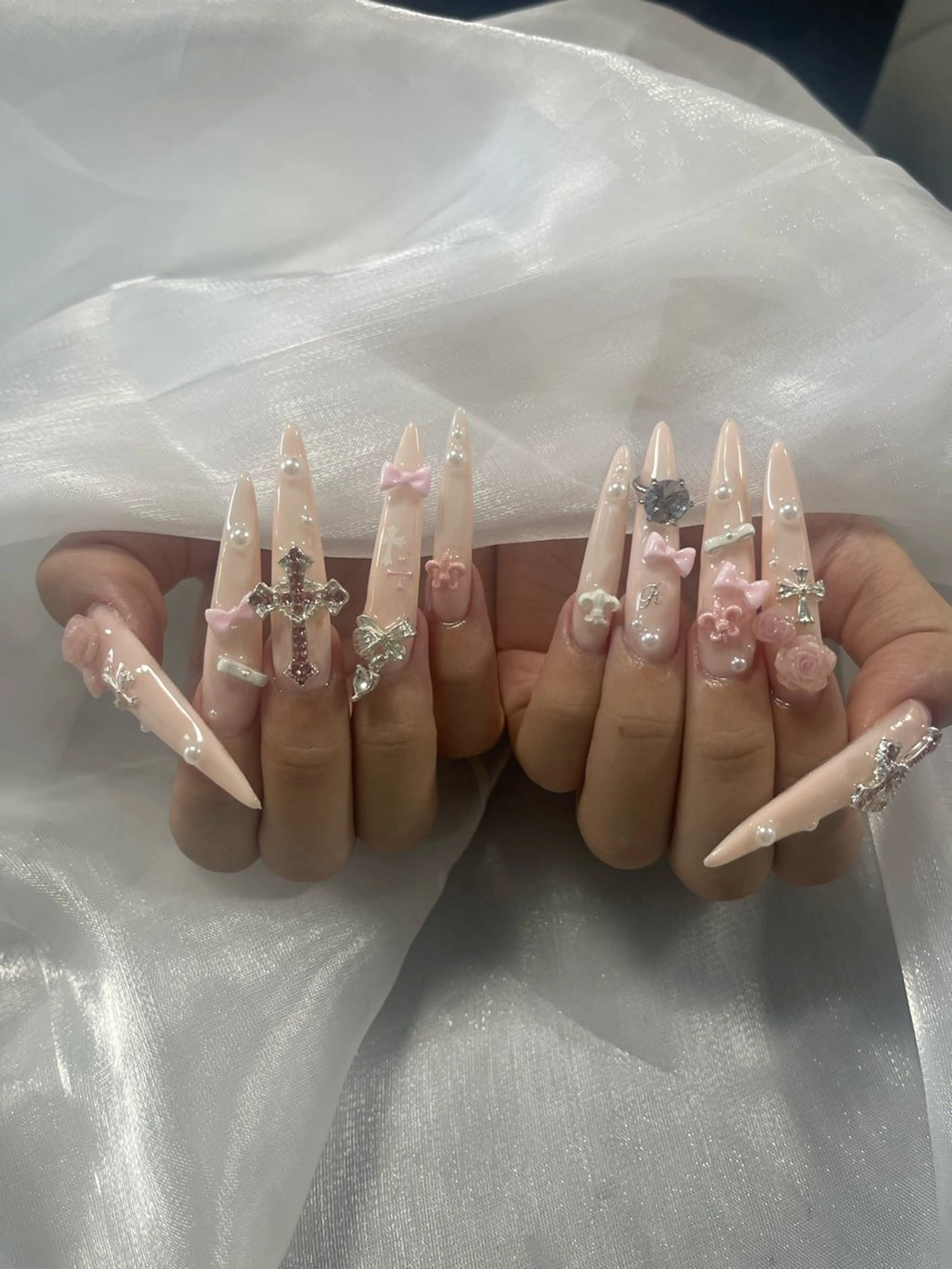 ネイル オーロラネイル クリアネイル フラッシュネイル ジェルネイル グラデーション ハンドネイル Amee Nail Salonのネイルデザイン