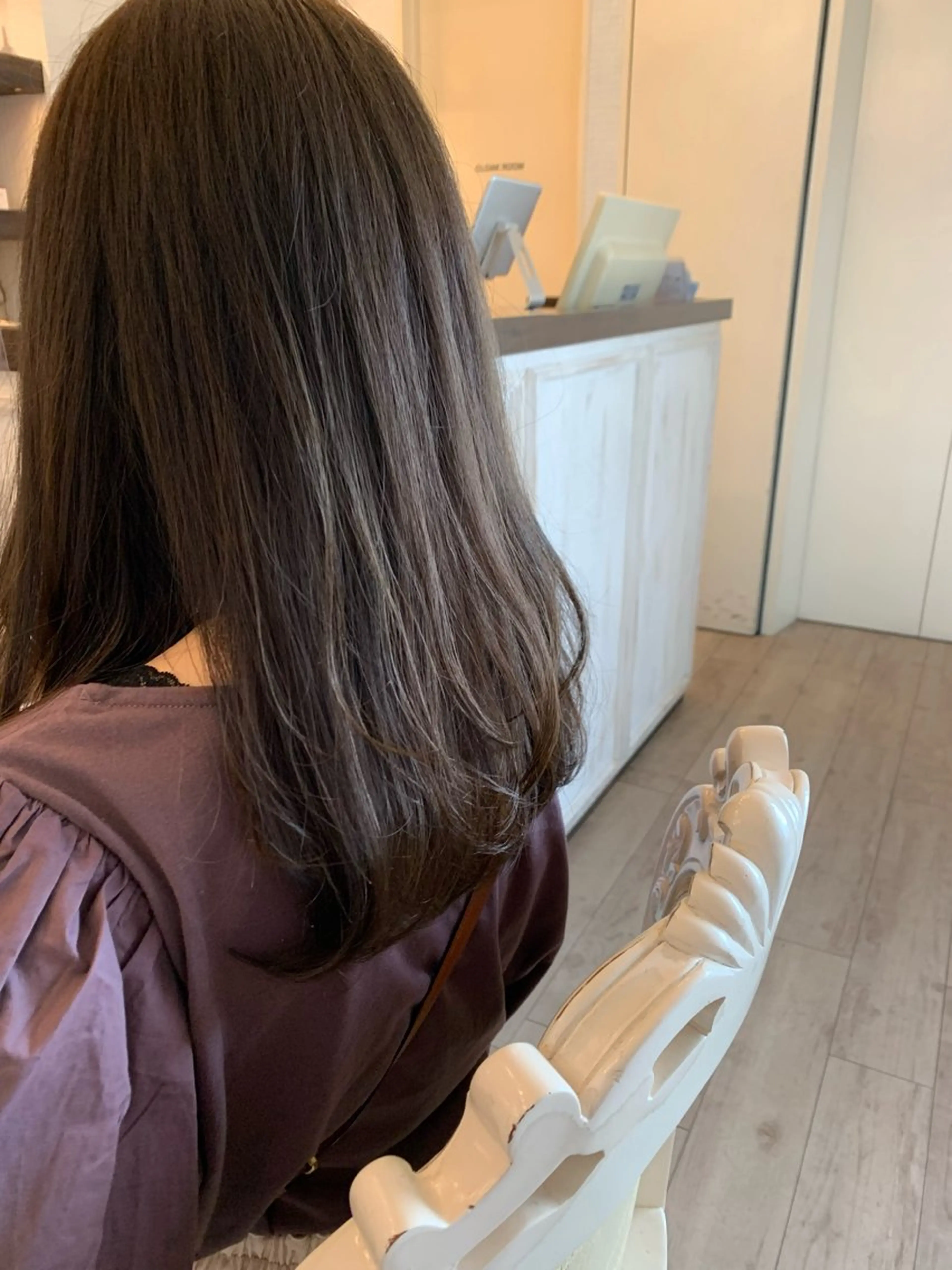 セミロング カラー ベージュカラー 透明感カラー オリーブベージュ オリーブカラー カット ヘアカラー トリートメント なんば/個室サロン タナカヒナのヘアスタイル