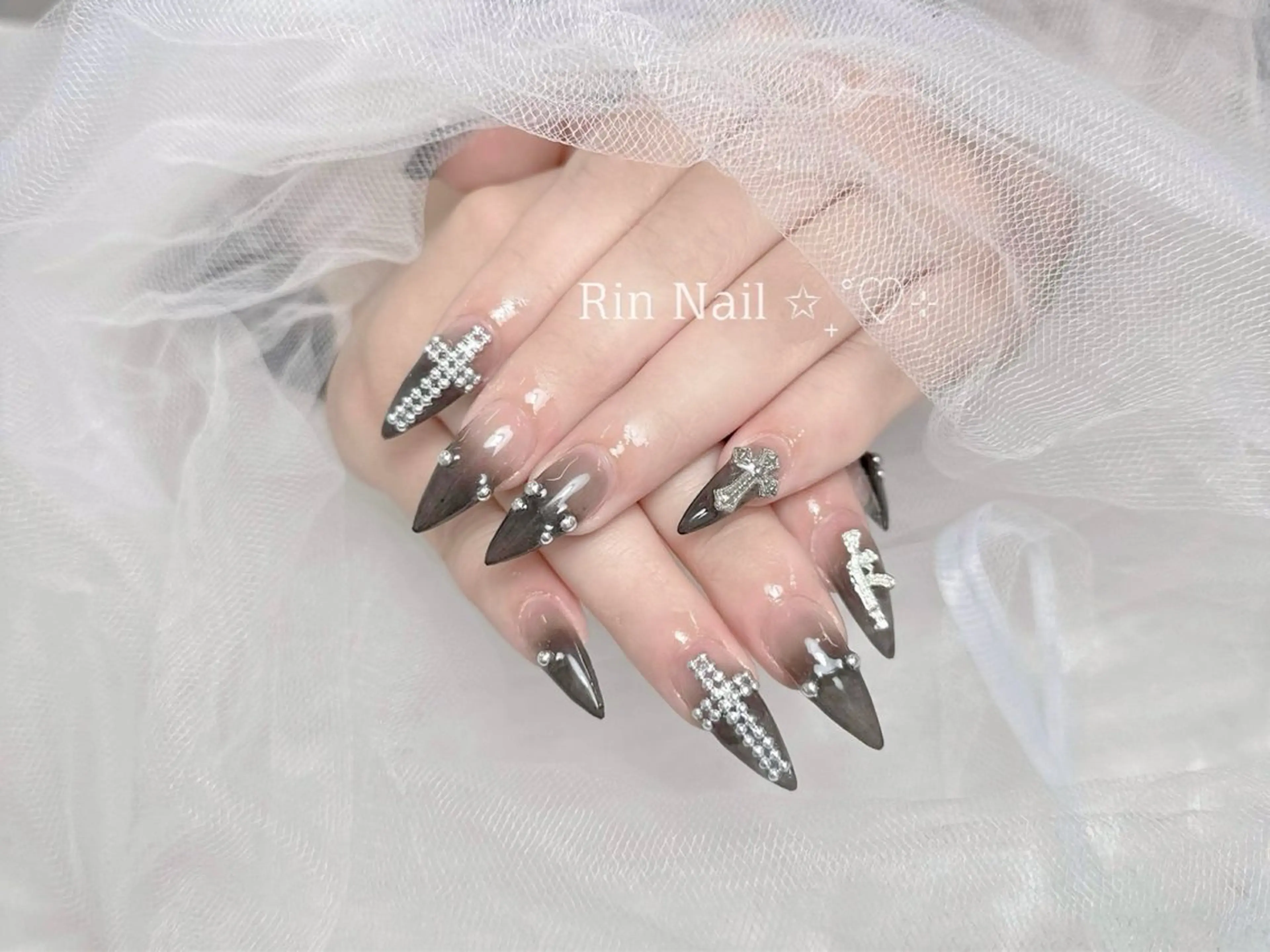 ネイル ボルドー フレンチネイル グラデーション キラキラネイル 韓国ネイル ハンドネイル Rin Nail Shinokuboのネイルデザイン