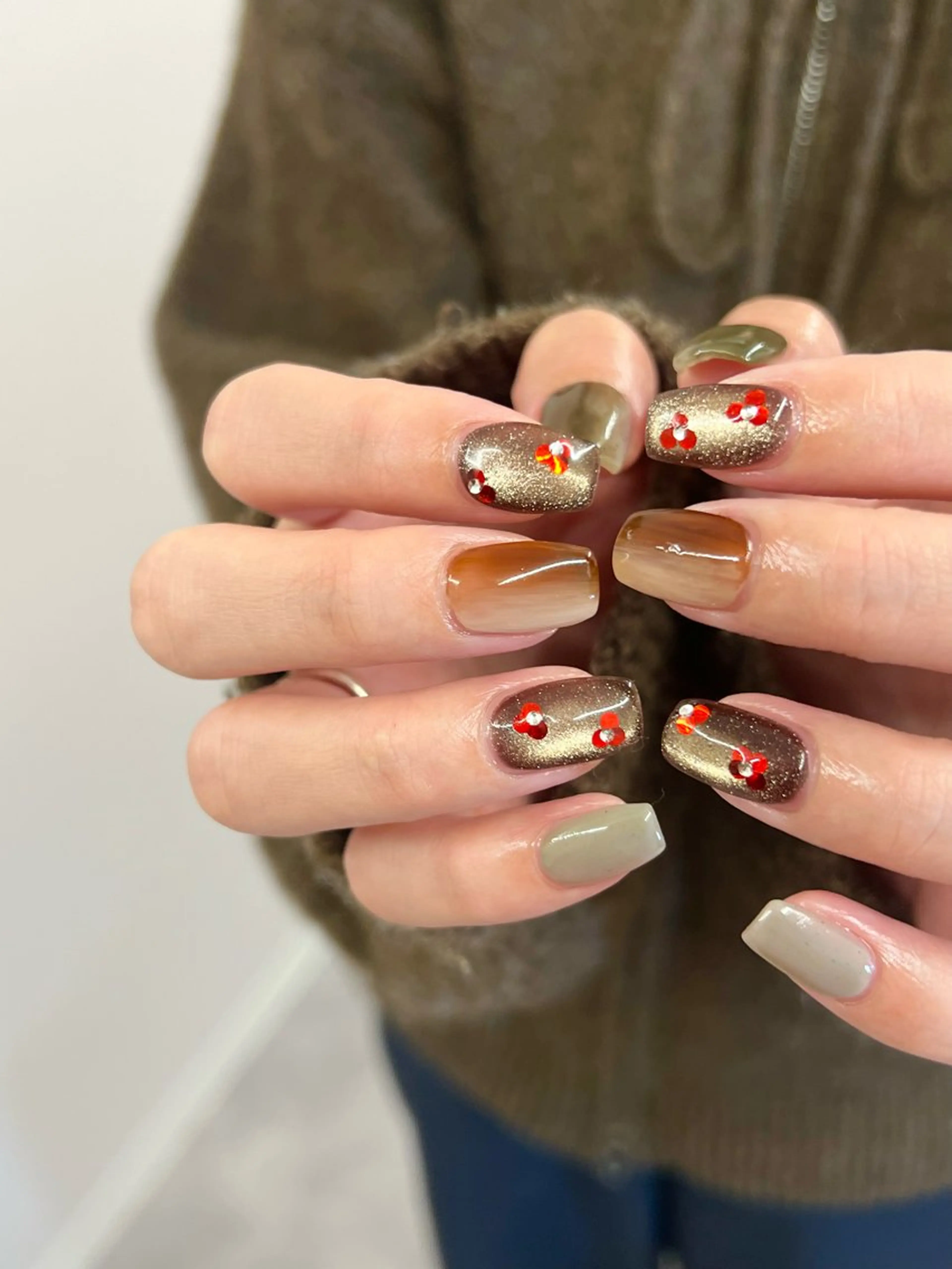 ネイル ブラウン ジェルネイル グラデーション マグネットネイル ニュアンスネイル ハンドネイル ハンドケア Bana_ Nailのネイルデザイン