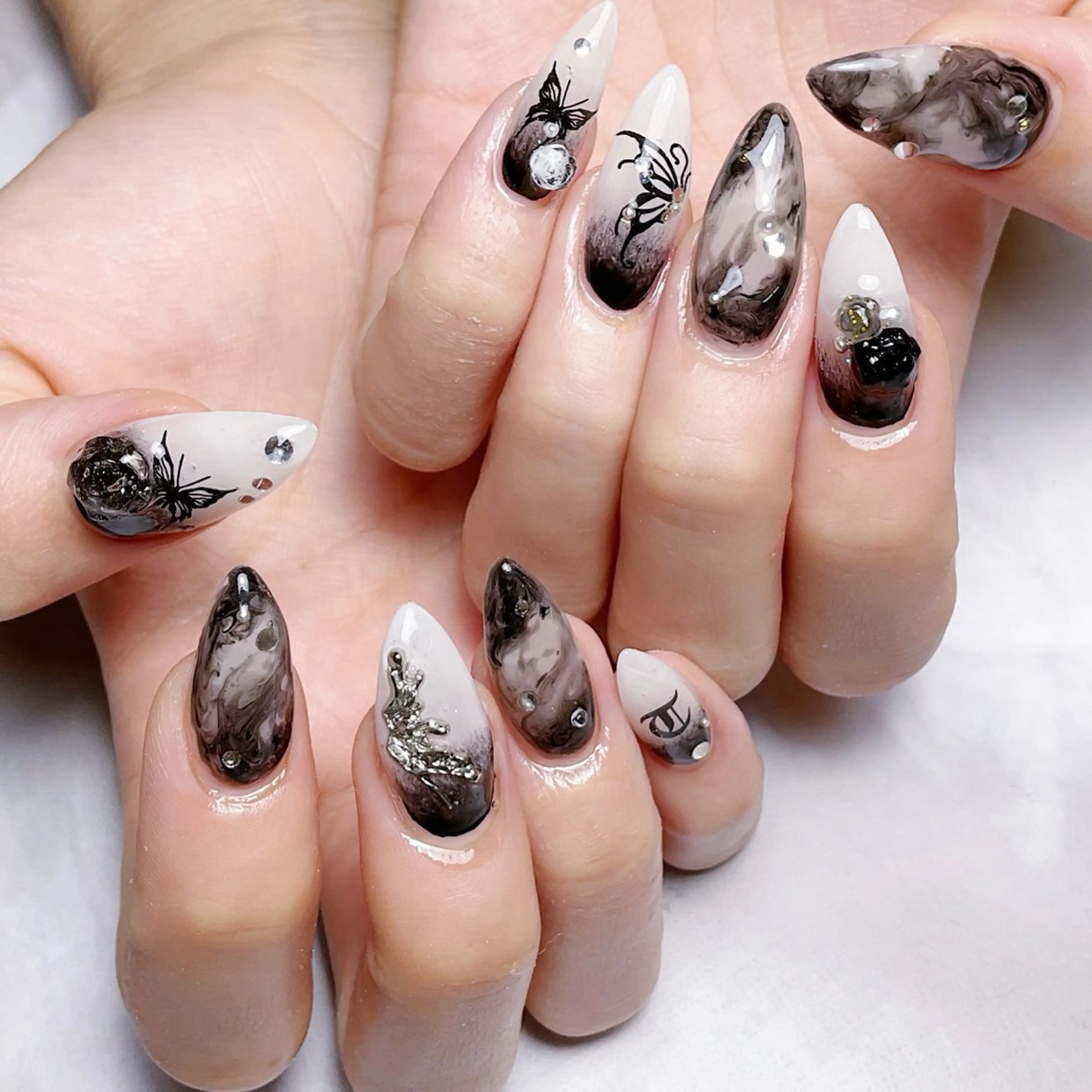 ネイル ハンドネイル 🍭Yun nail hyejin🌸のネイルデザイン