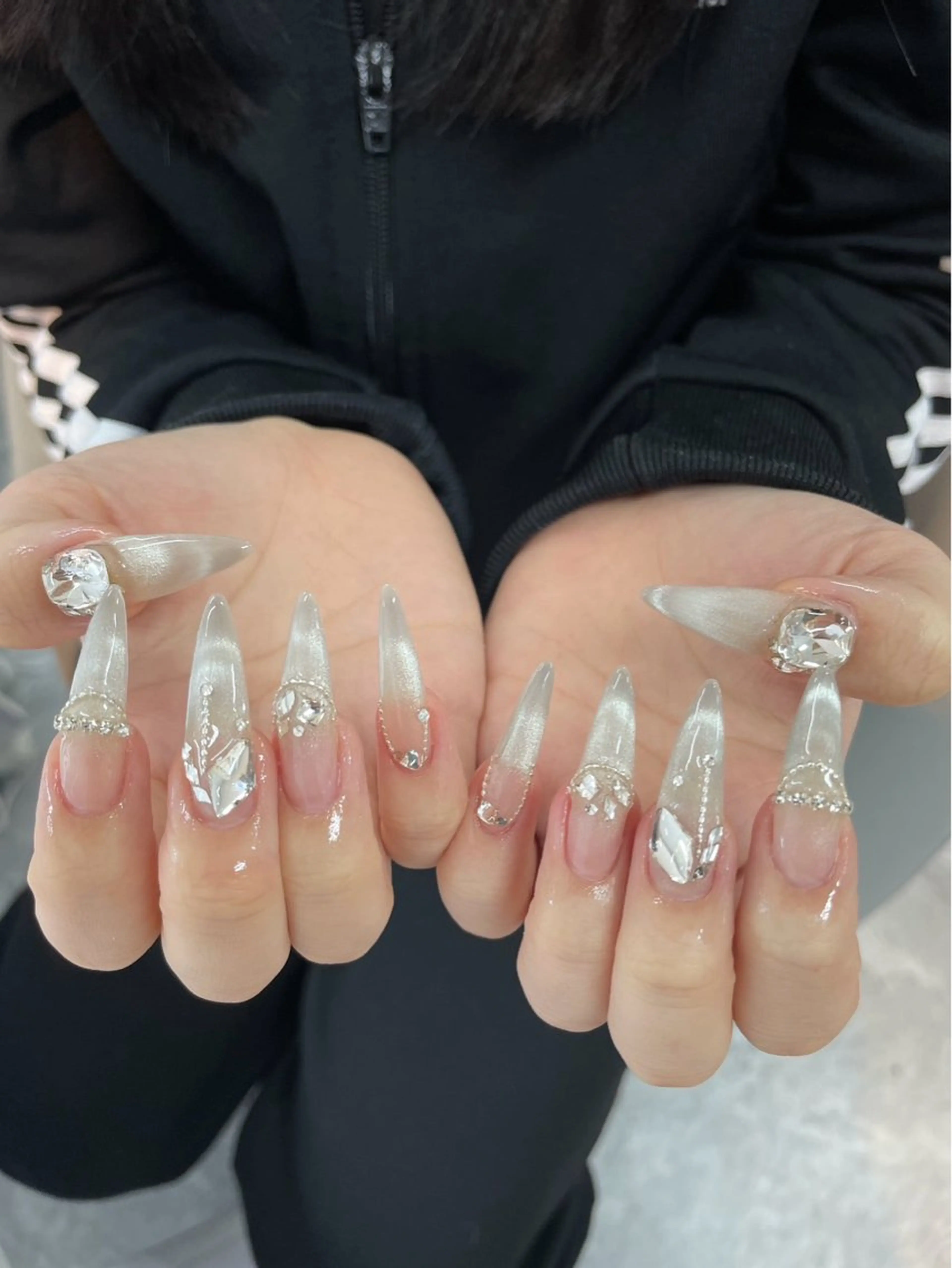 ネイル アートネイル チークネイル ジェルネイル ロングネイル マグネットネイル ハンドネイル Rin Nail 新大久保店のネイルデザイン