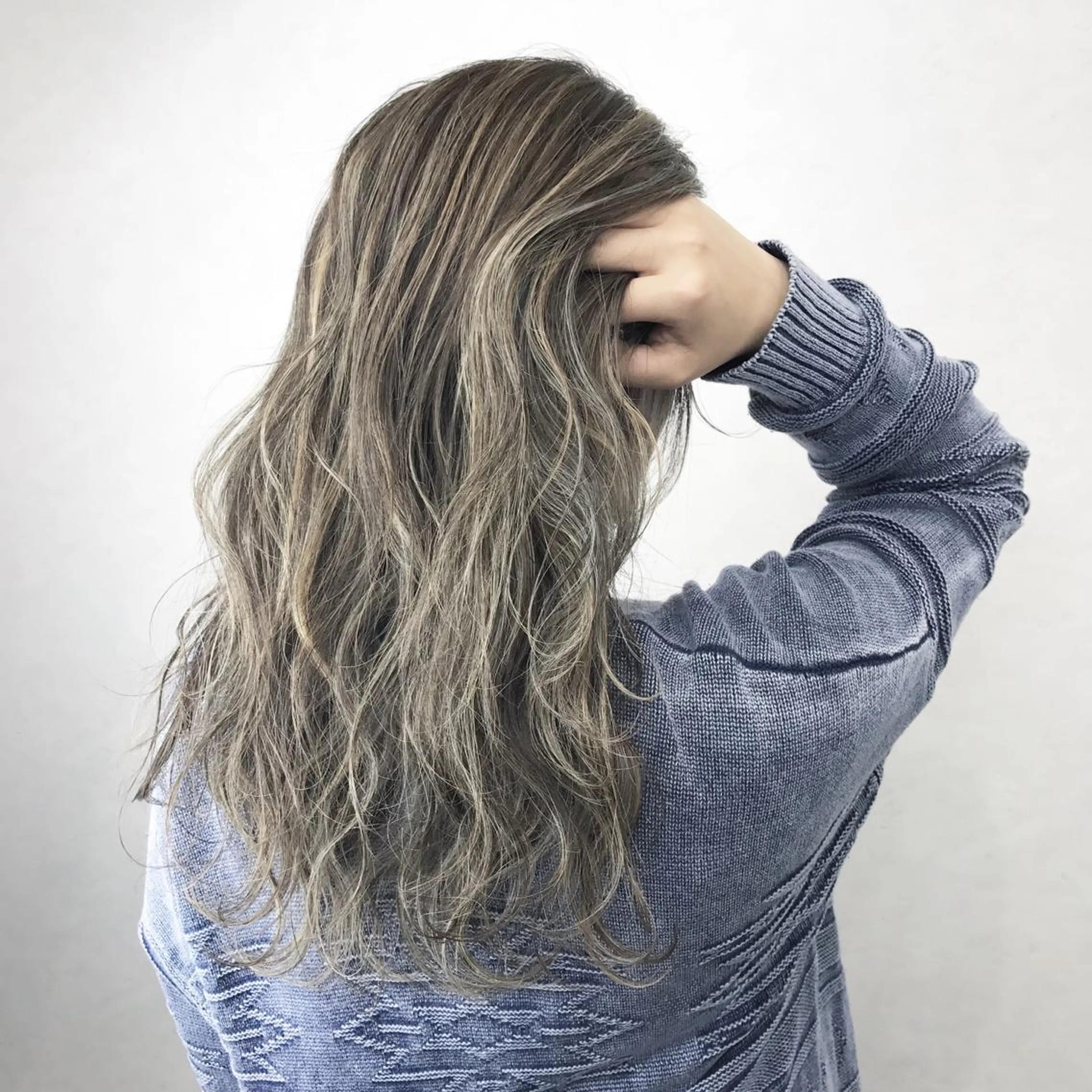 ロング ハイライト ヘアカラー TATSUYA アートディレクターのヘアスタイル