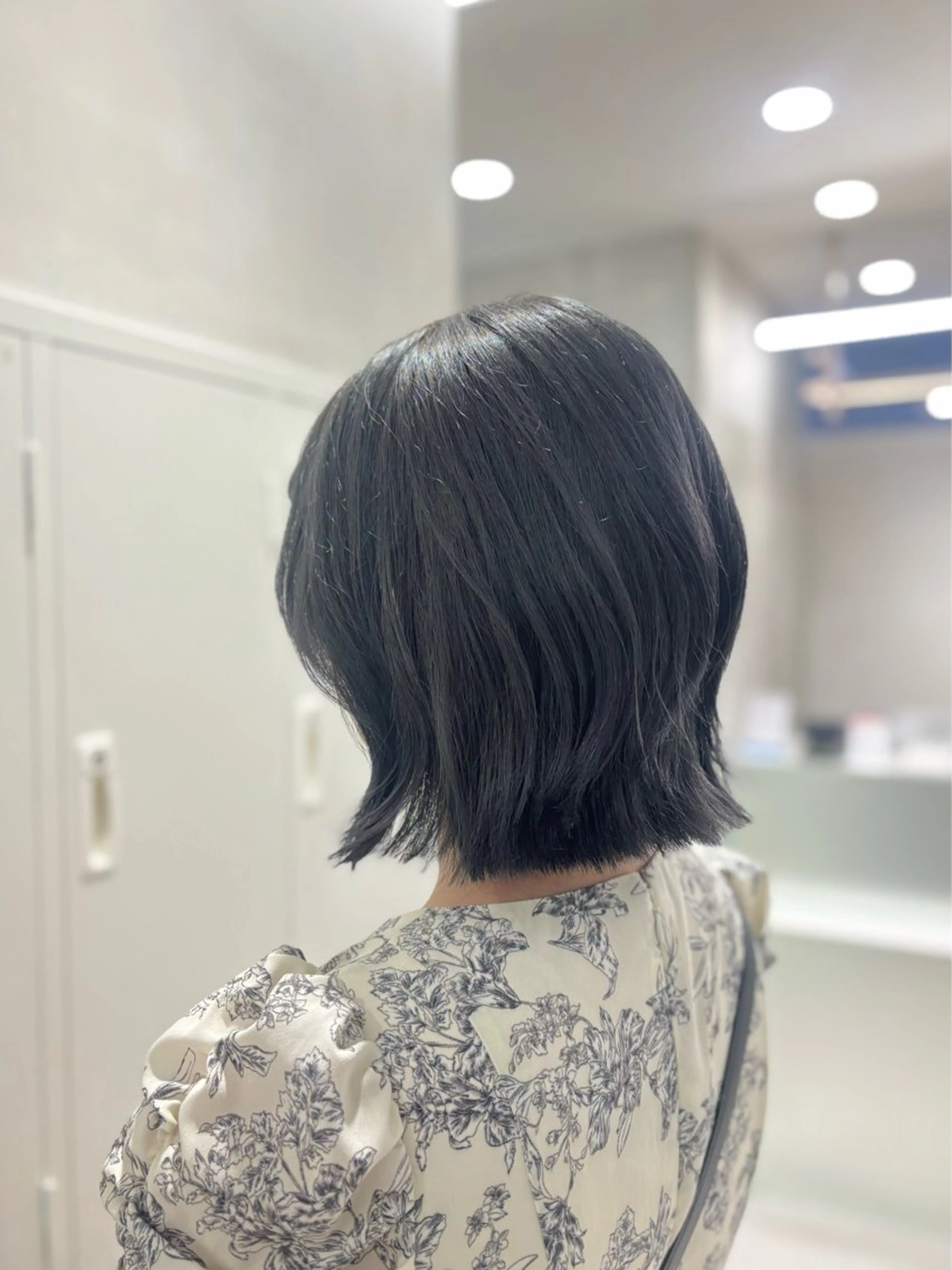 ショート カラー ブリーチ 透明感カラー ボブ ハイレイヤー レイヤーカット 透明感カラー・レイヤ ー🎀amika🎀のヘアスタイル