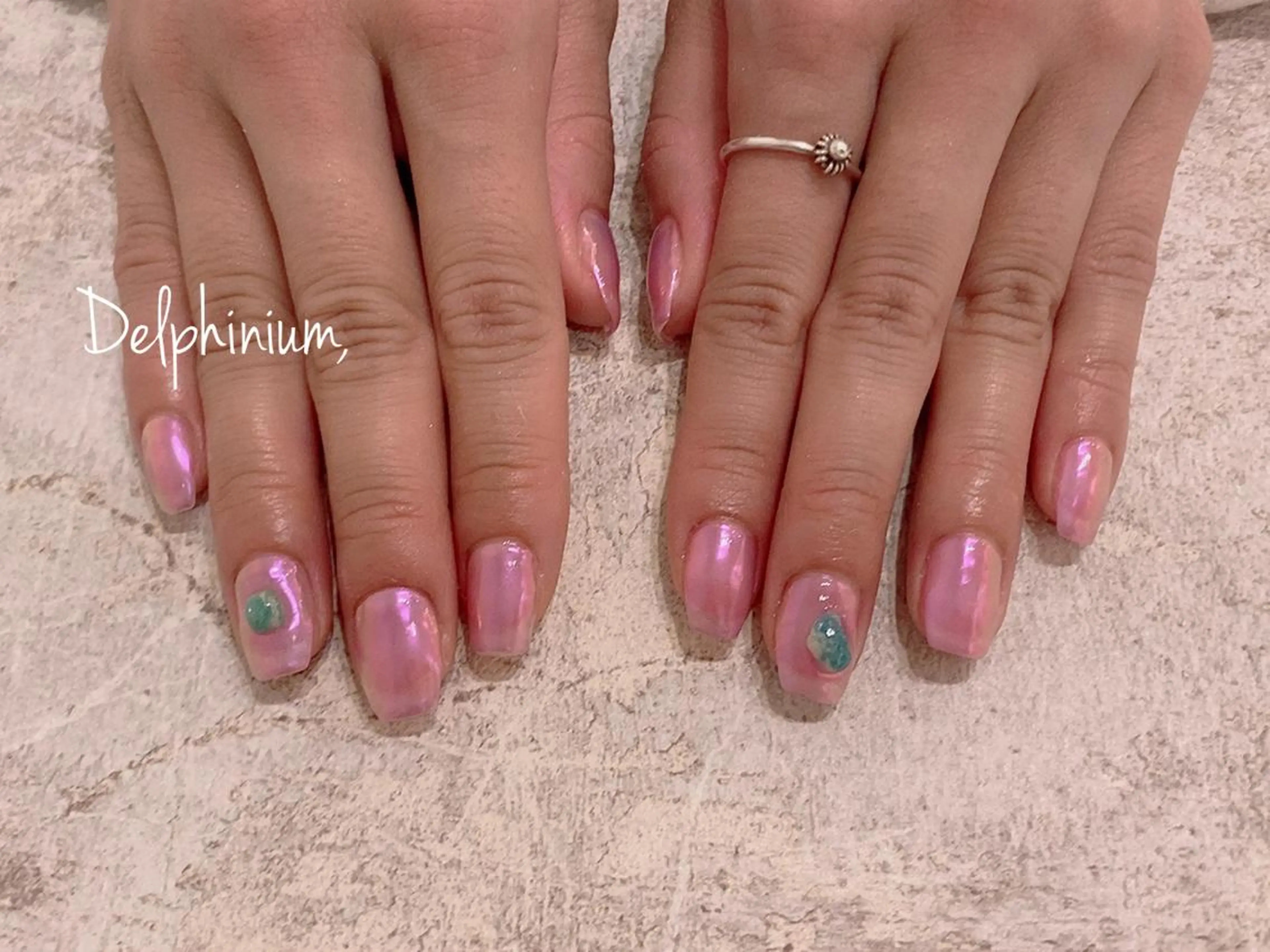 ネイル オーロラネイル ミラーネイル ピンク ハンドネイル 岡本 友恵のネイルデザイン