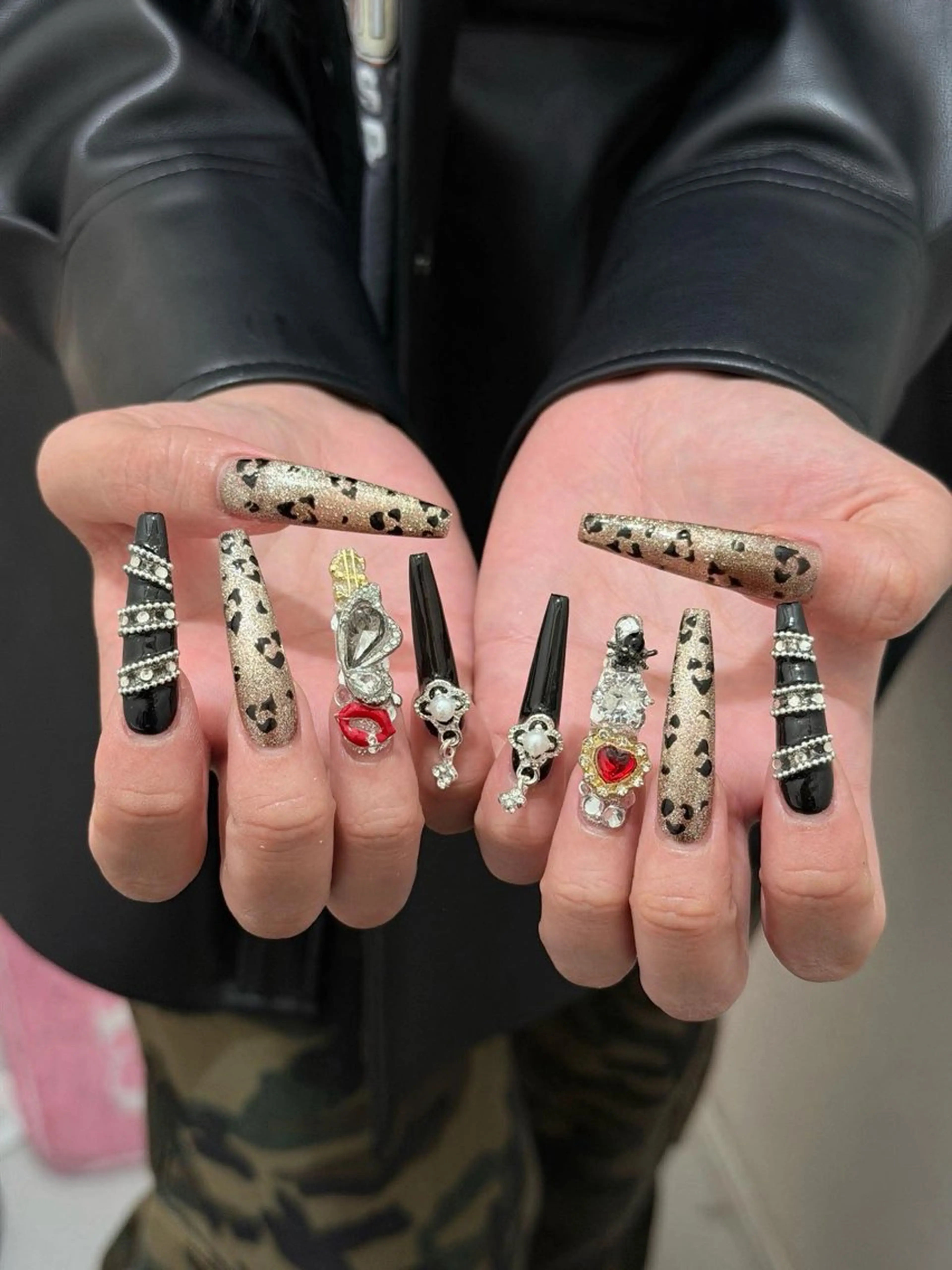 ネイル チークネイル ドット フレンチネイル グラデーション ハート ハンドネイル ハンドケア Eli Nails 新宿のネイルデザイン