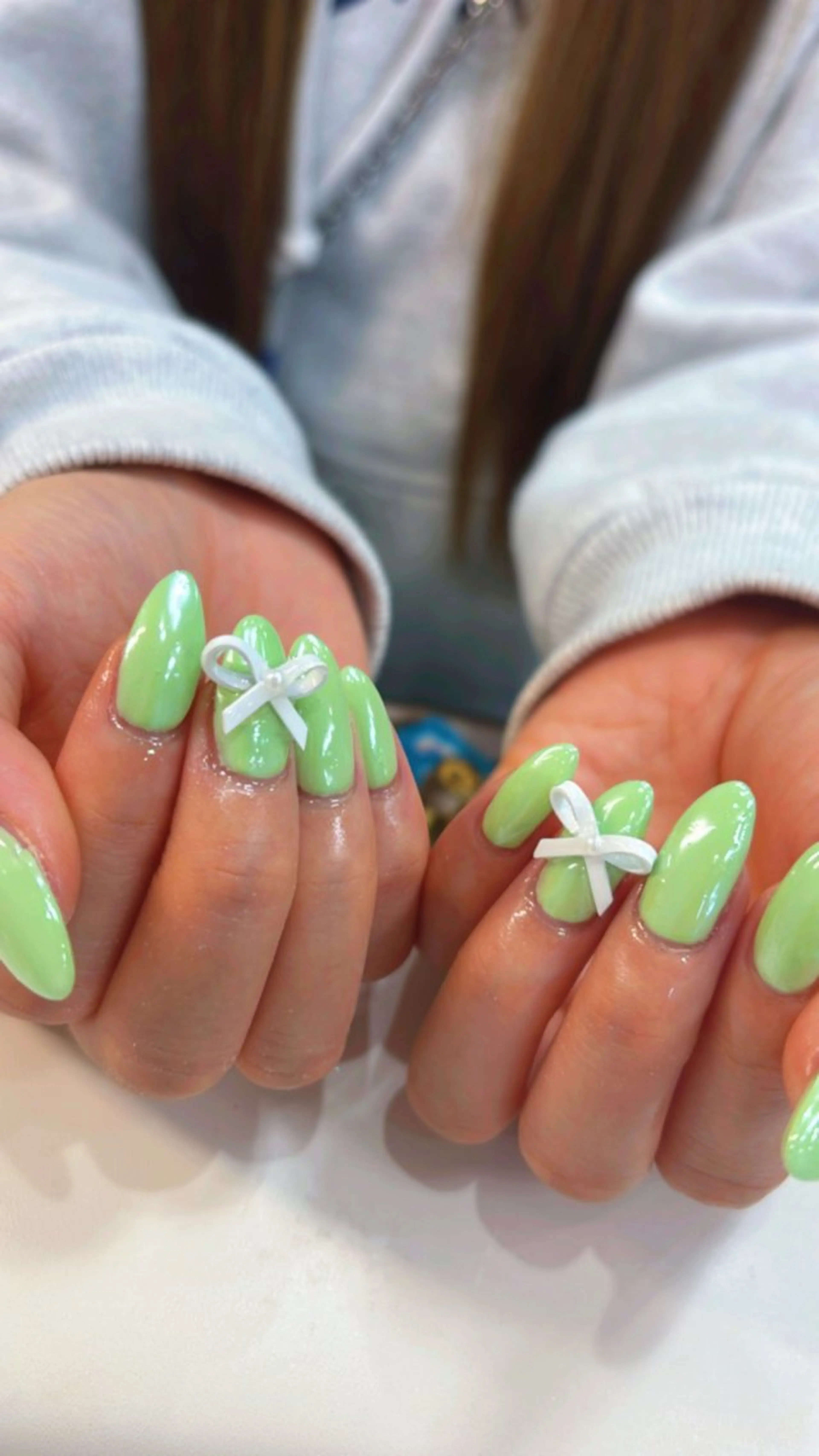 ネイル オーロラネイル グリーン ワンカラーネイル ハンドネイル wooone所属・鶴橋wooone nail.rieのネイルデザイン