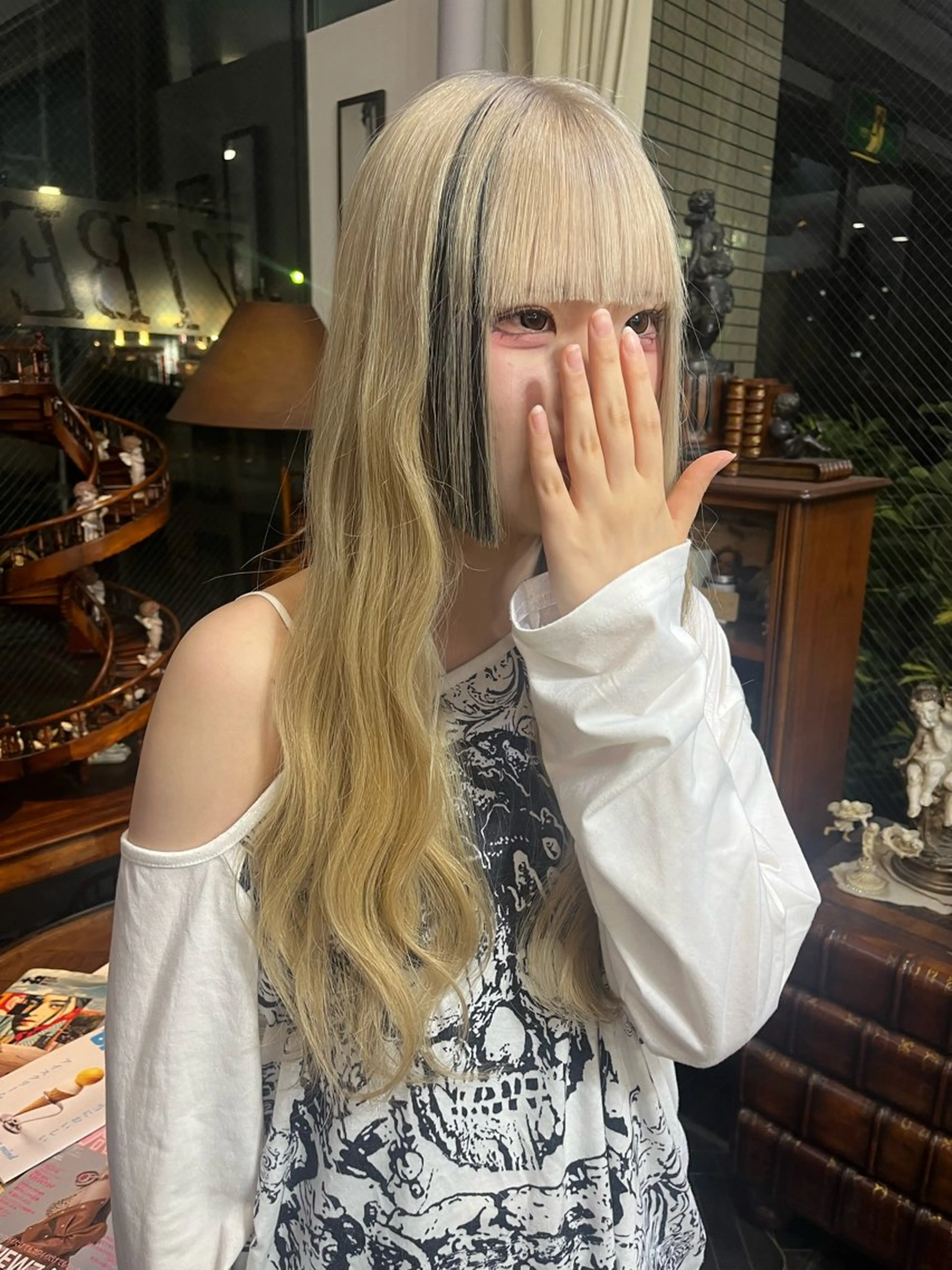 ロング カラー ヘアカラー トリートメント モモカ/ハイトーン /バレイヤージュのヘアスタイル