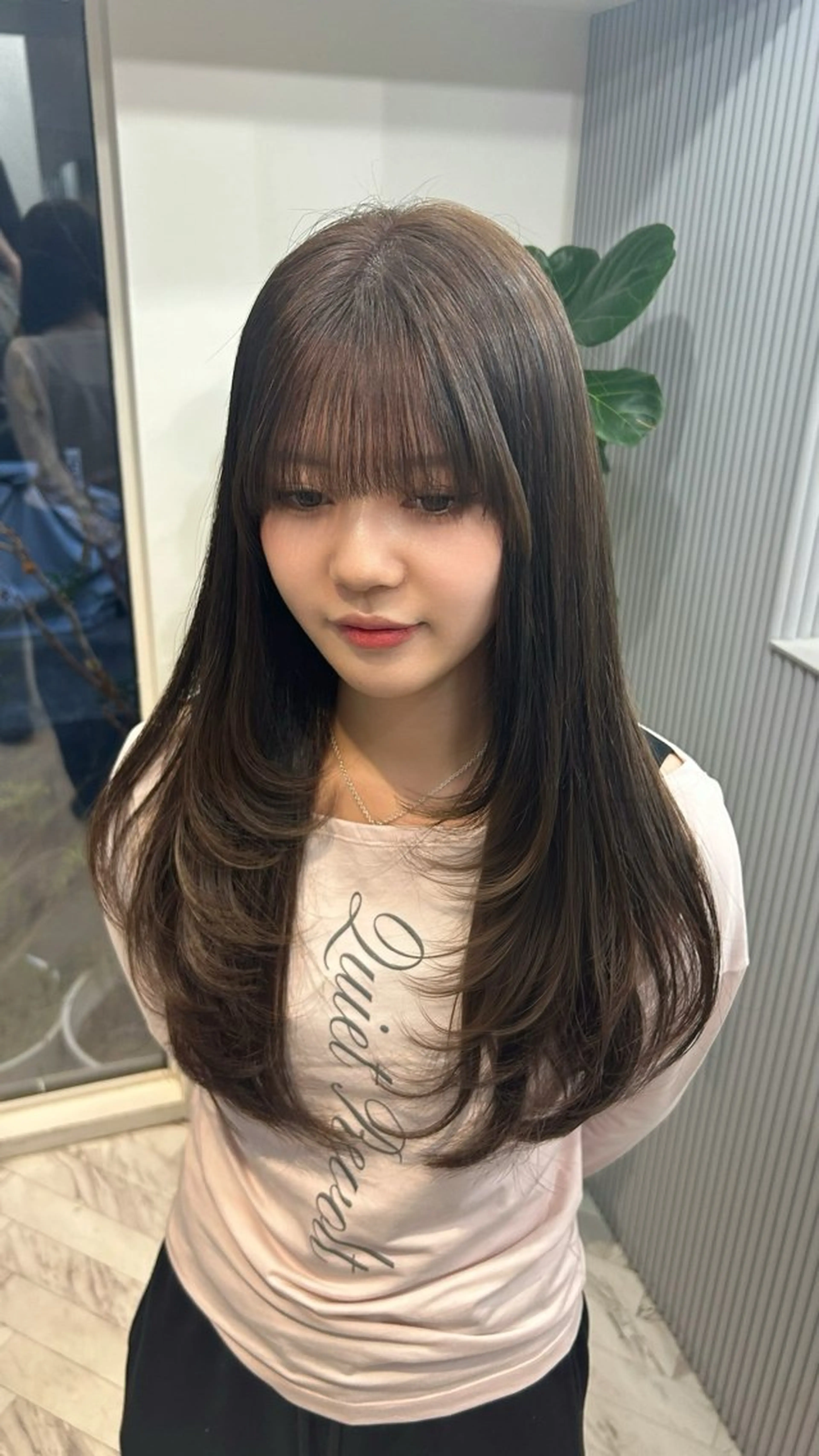 ロング 韓国風ヘア レイヤーカット ロング カット ヘアカラー トリートメント LOE Yuuka/42🩵のヘアスタイル
