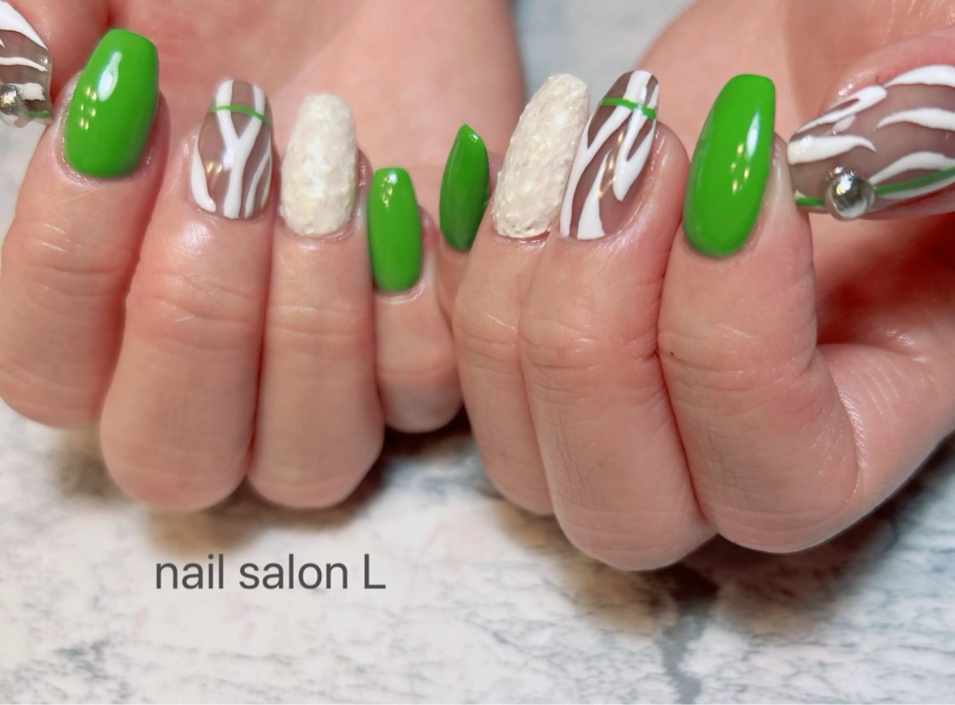 ネイル グリーン 持ち込み シルバー ハンドネイル 吉川市 ネイルサロンLのネイルデザイン
