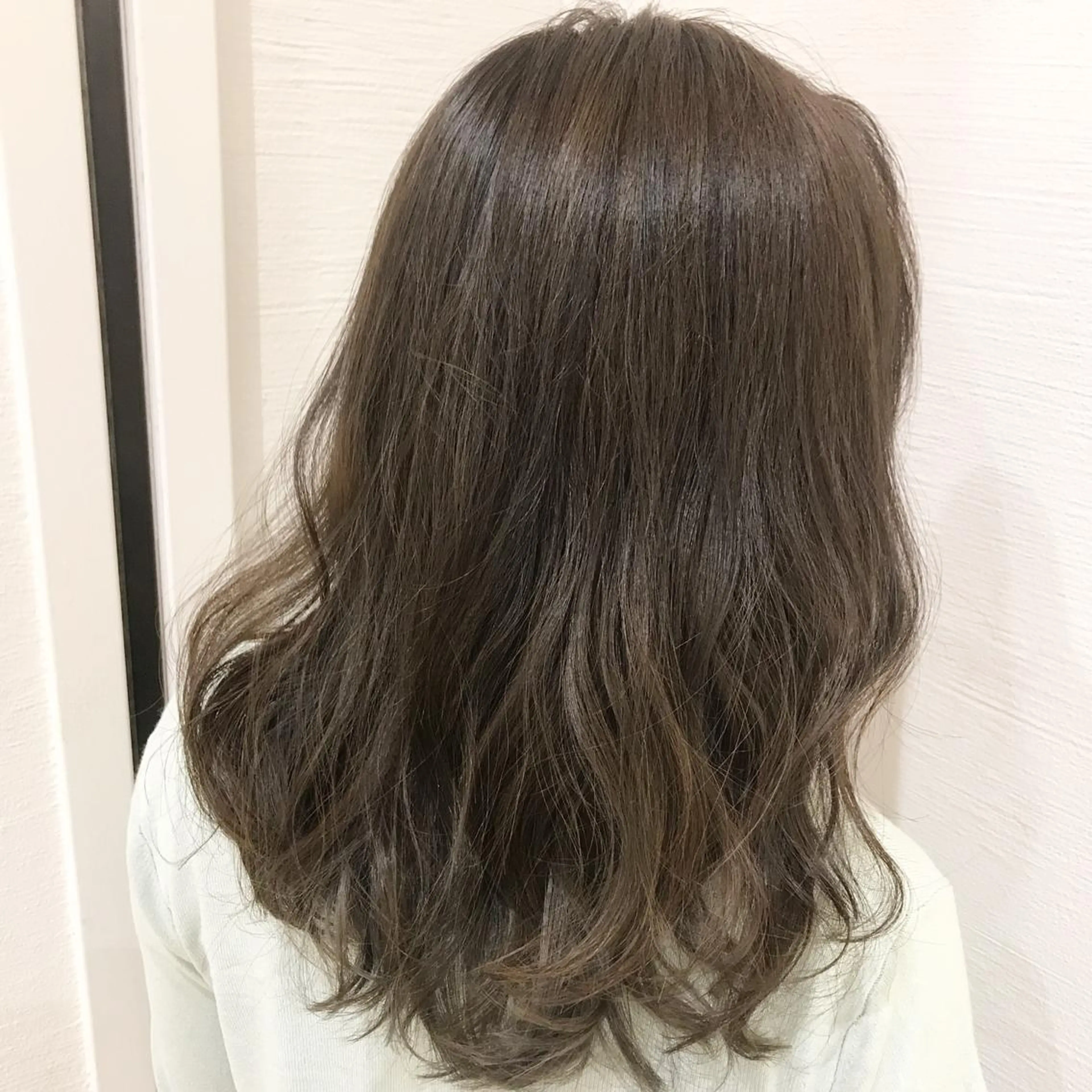 セミロング カット ヘアカラー 岸川 恭子のヘアスタイル