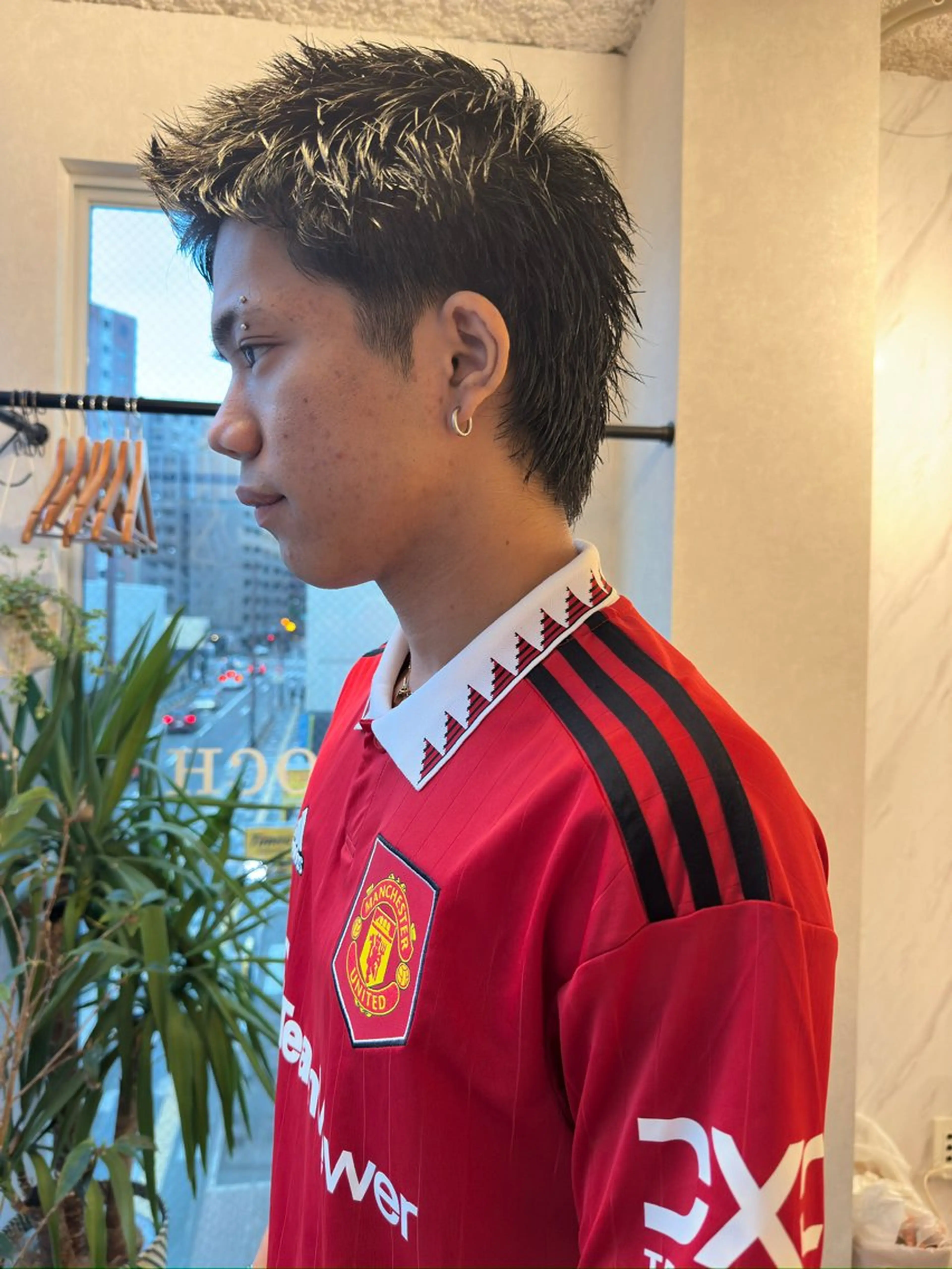 ショート メンズ メンズウルフカット ウルフカット broocH 清水 駿【デザインカラー】のヘアスタイル