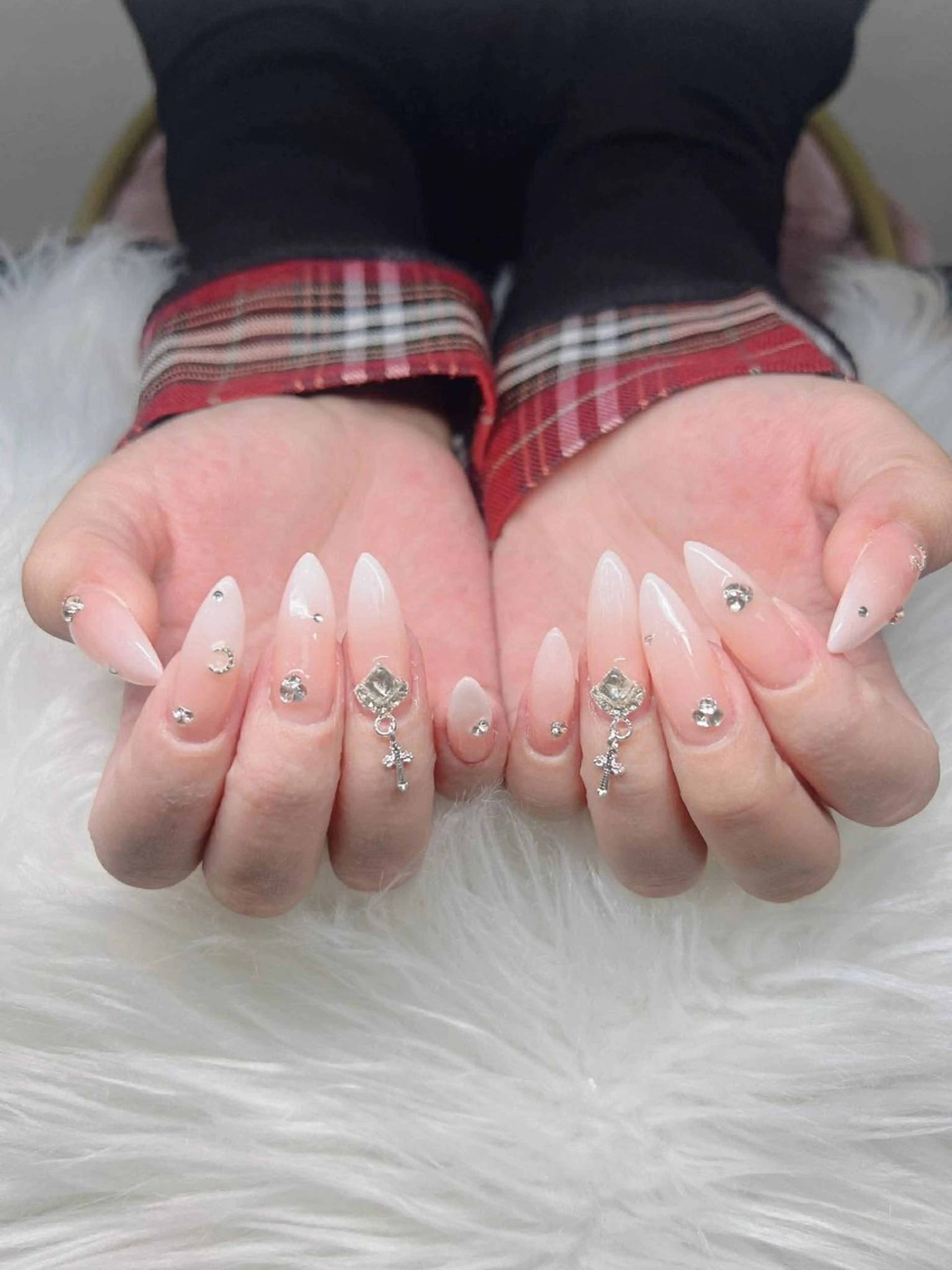 ネイル 長さ出し グラデーション 卒業式 キラキラネイル マグネットネイル ハンドネイル Lee Nailsのネイルデザイン