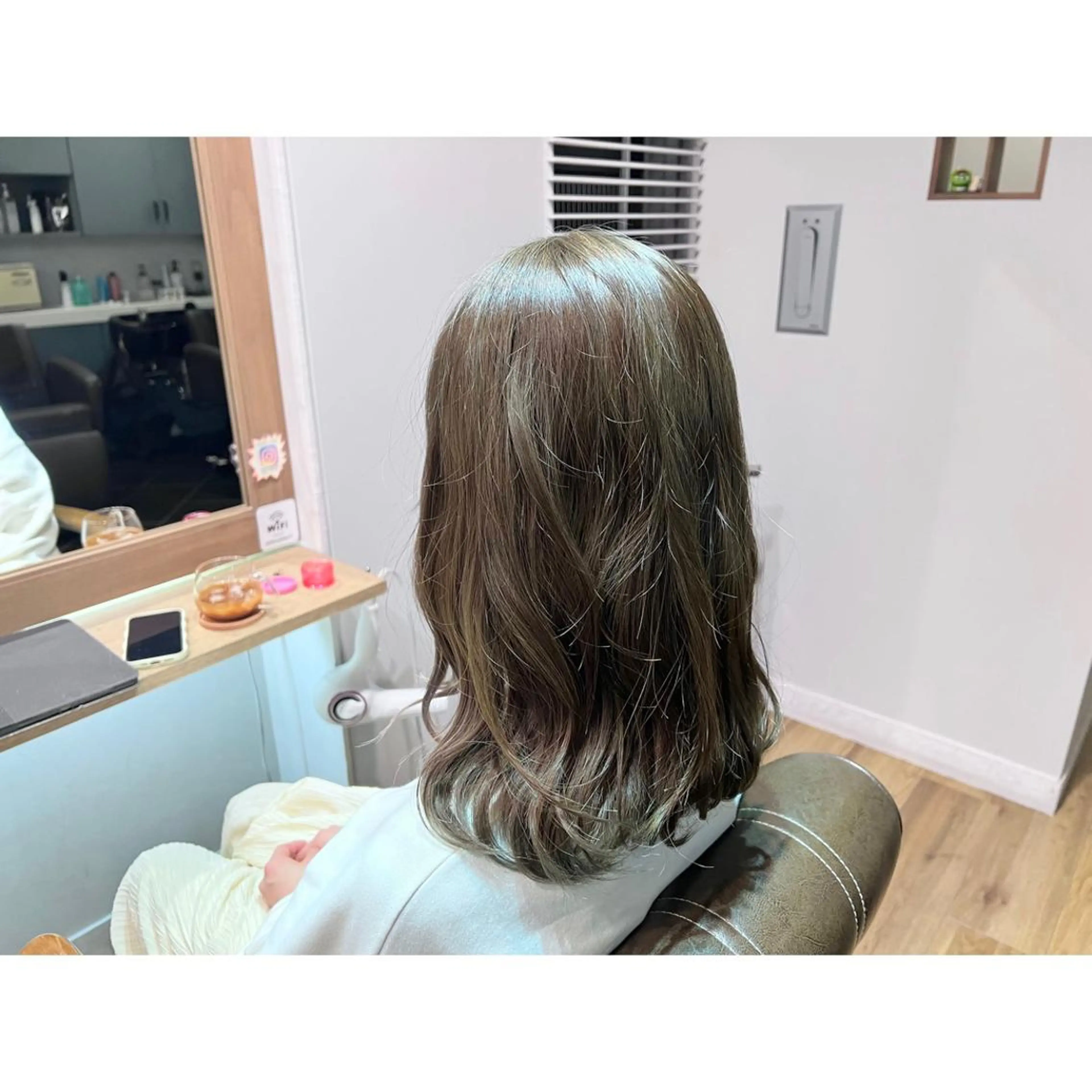 ロング カラー グレージュ オリーブグレージュ オリーブグレー ヘアカラー トリートメント ツキダテ ユイのヘアスタイル
