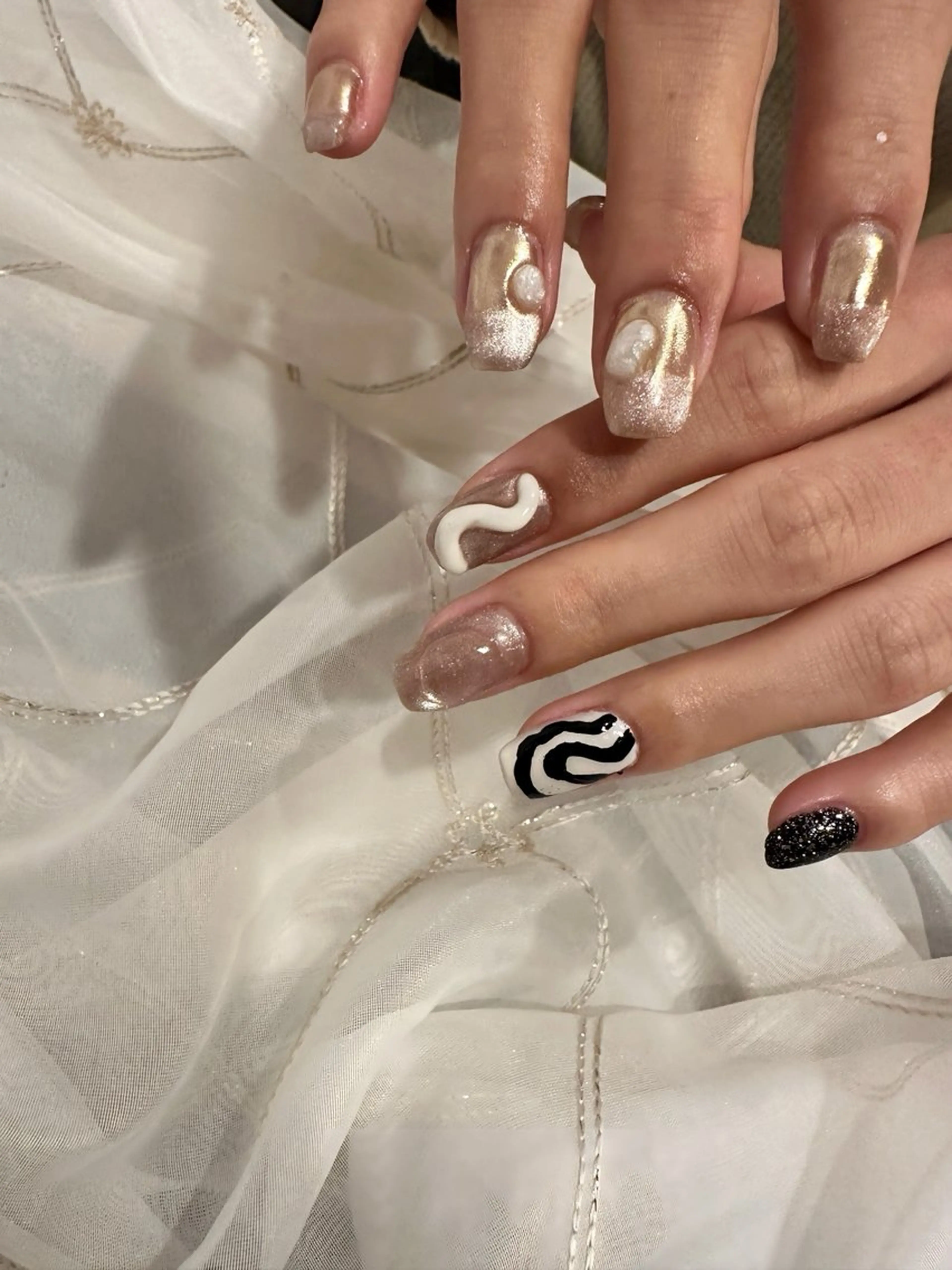 ネイル フレンチネイル マグネットネイル マグネットフレンチ ニュアンスネイル ぷっくりネイル ハンドネイル private. nailsalonのネイルデザイン