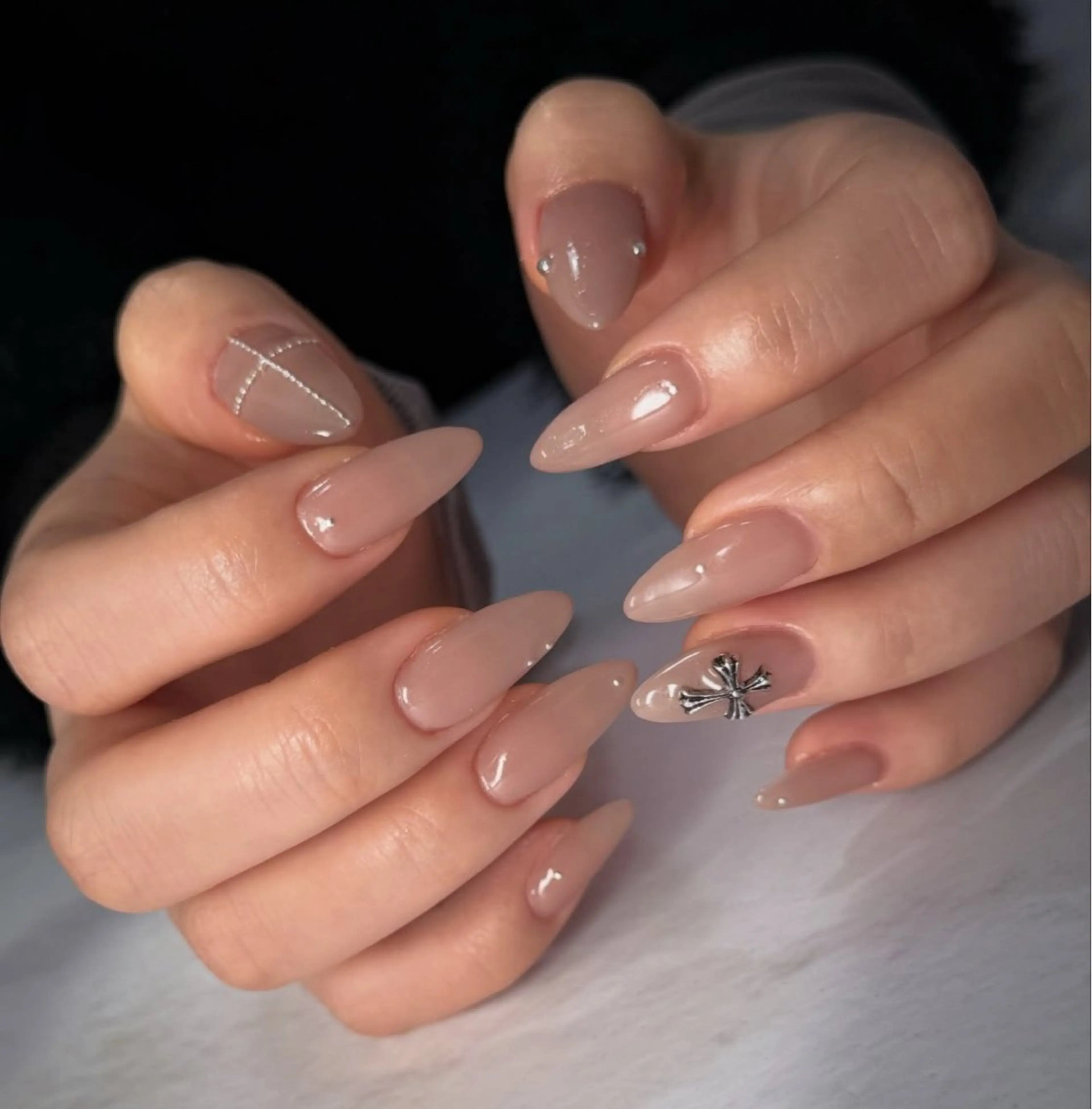 ネイル アニマル柄 オーロラネイル チークネイル フラッシュネイル ジェルネイル ハンドネイル Lyna 池袋のネイルデザイン