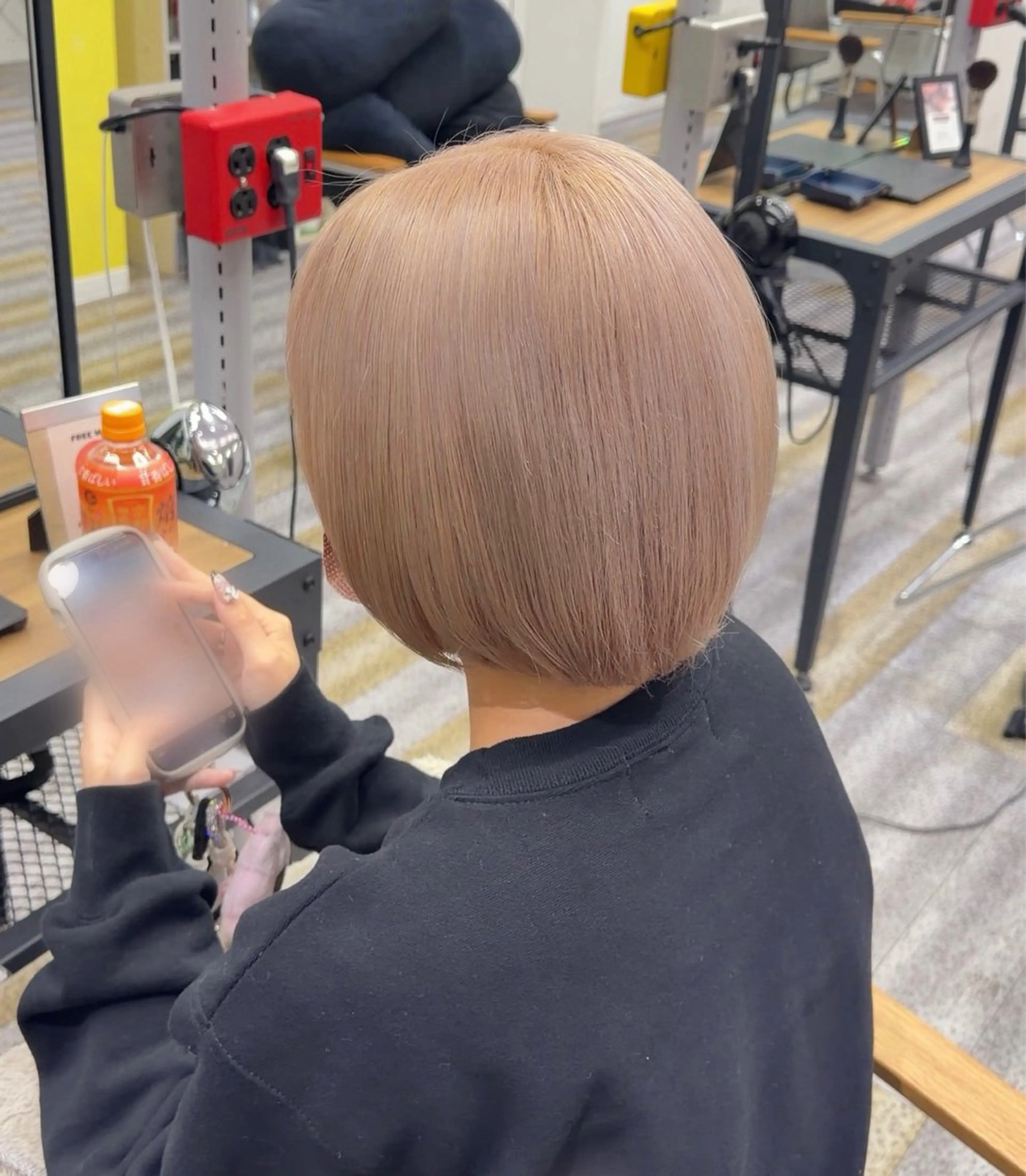 カラー ベージュカラー 透明感カラー シルバー シルバーベージュ ヘアカラー 鈴木 ねねのヘアスタイル