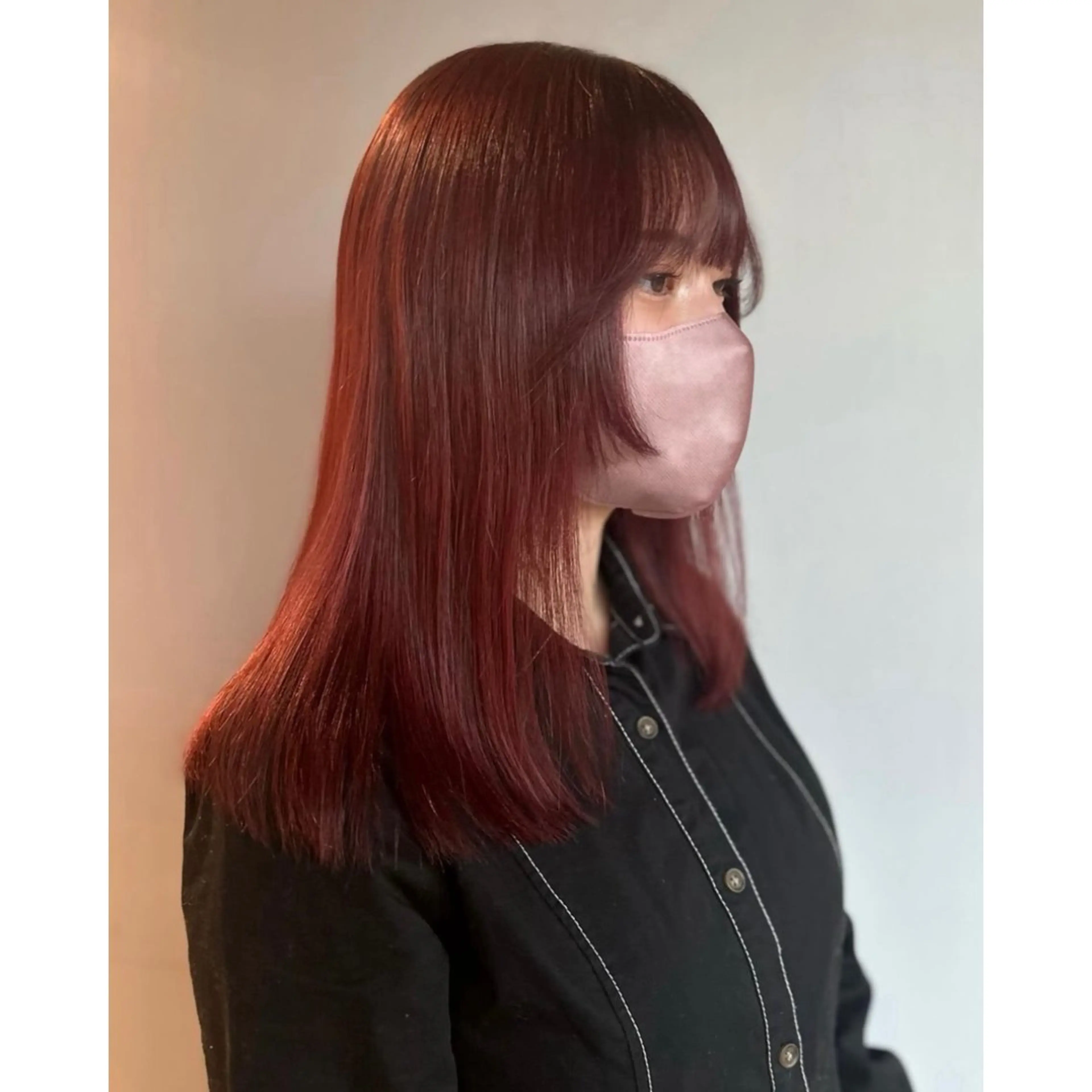 ミディアム カラー ボルドーカラー カシス ピンクカラー レッドカラー 顔まわりレイヤー elimabyfif th調布🌙キホ🌙のヘアスタイル