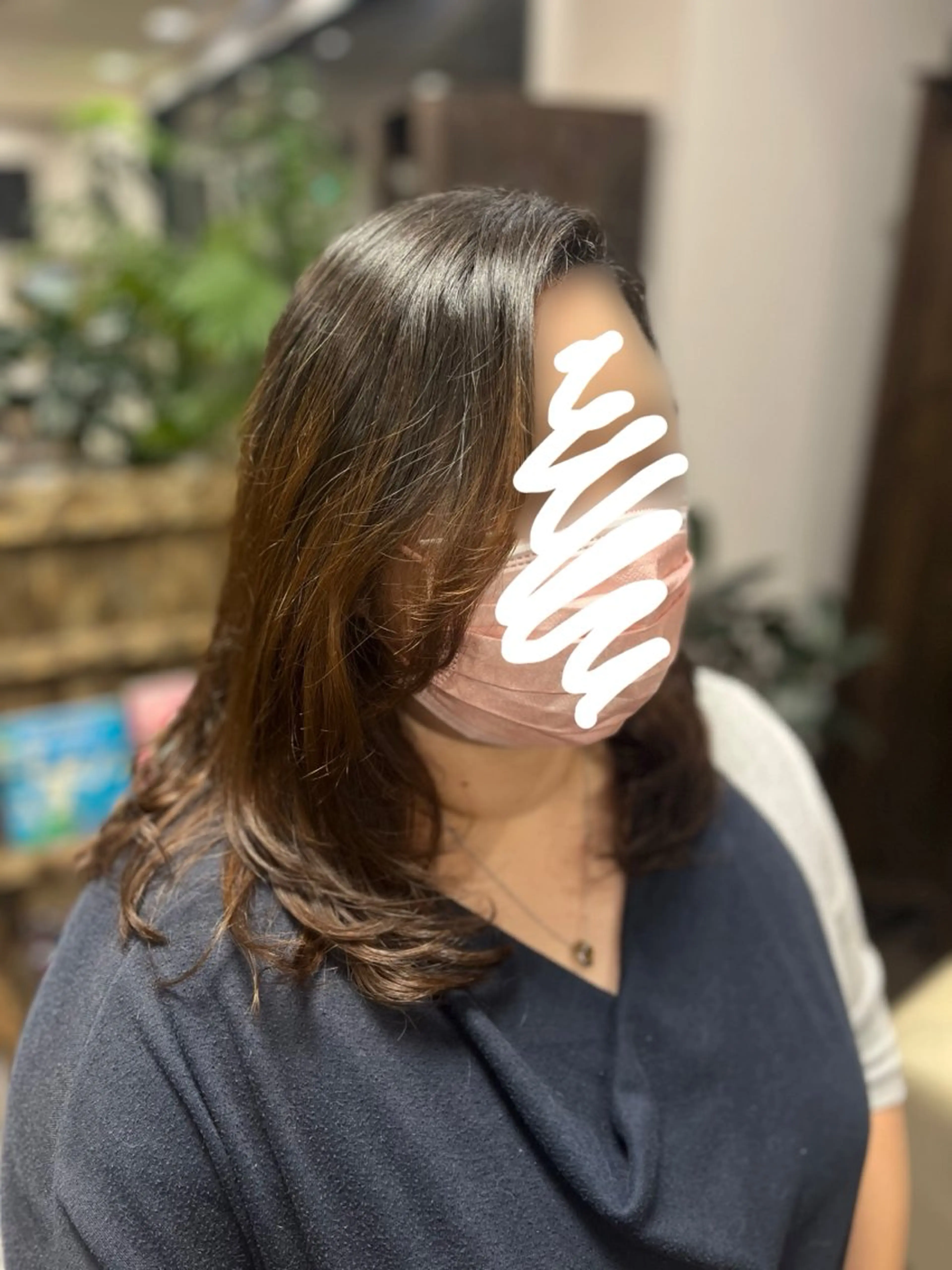 セミロング 顔周りカット レイヤーカット assemblage 江川羽南のヘアスタイル