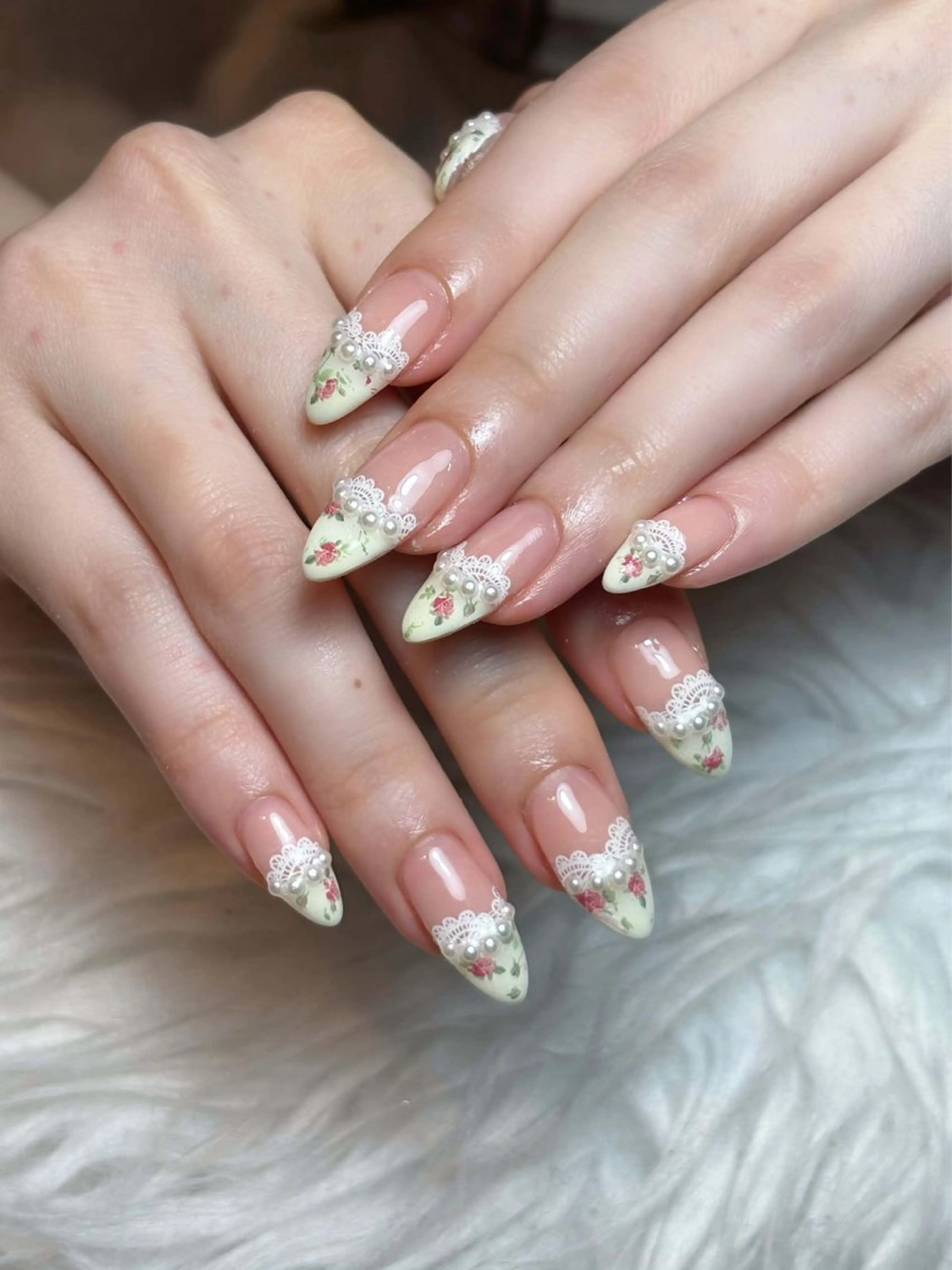 ネイル チークネイル ドット フレンチネイル グラデーション ハート ハンドネイル ハンドケア Eli Nails 新宿のネイルデザイン