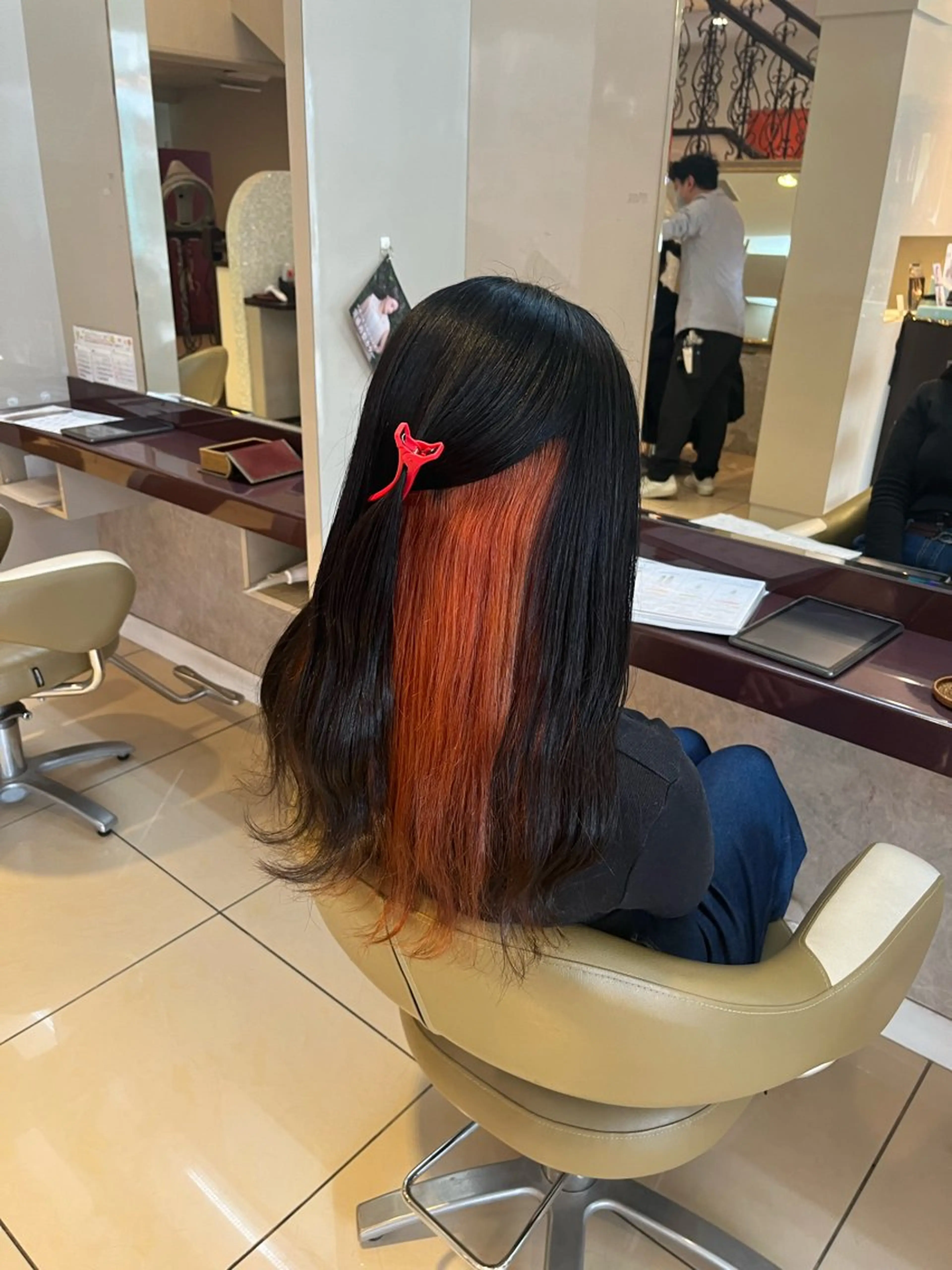 セミロング カラー ヘアカラー 八重樫 夢愛のヘアスタイル