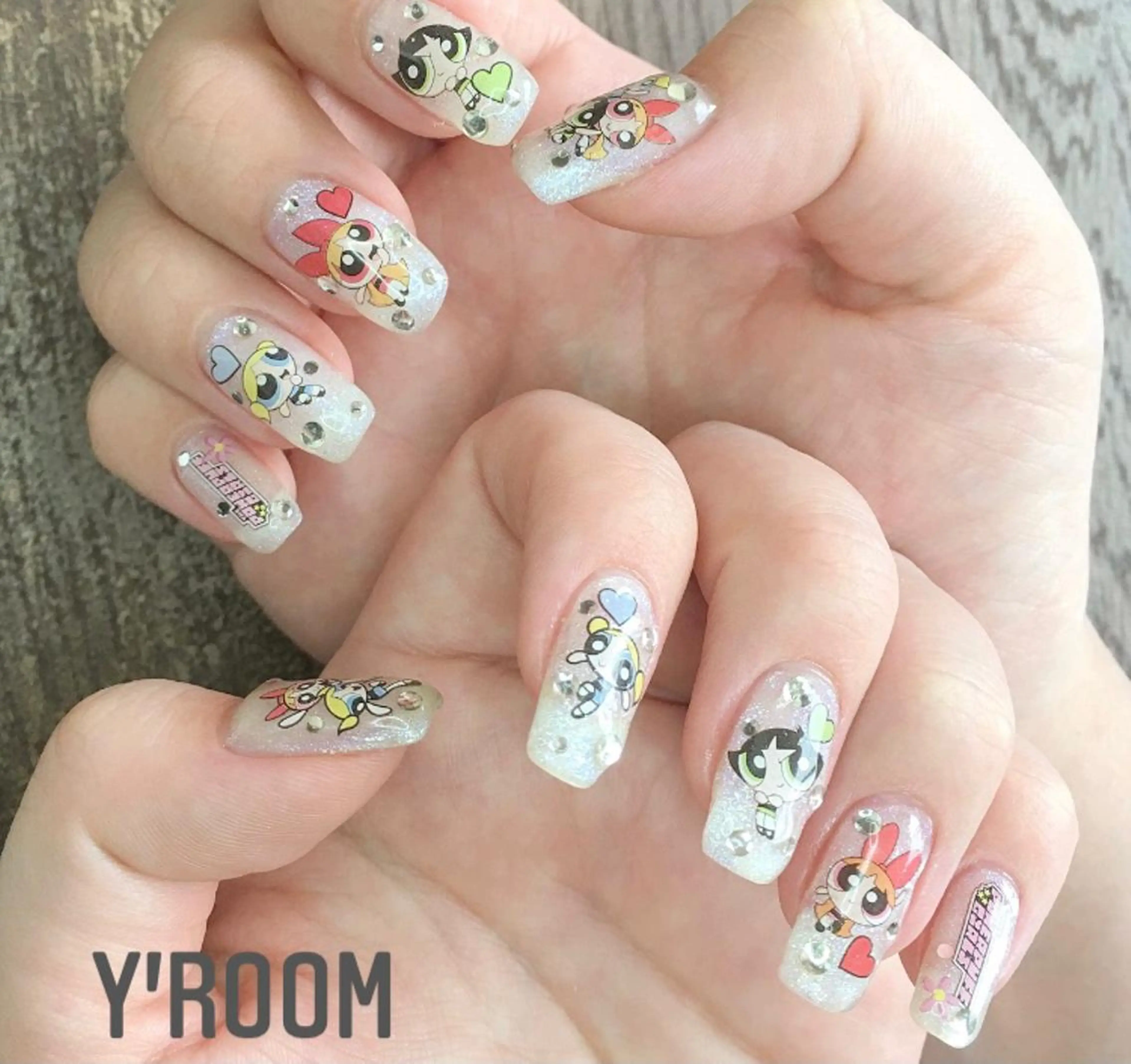 ネイル オーロラネイル フラッシュネイル ジェルネイル グラデーション 氷ネイル・うるうるネイル YUKA (ネイリスト)のネイルデザイン