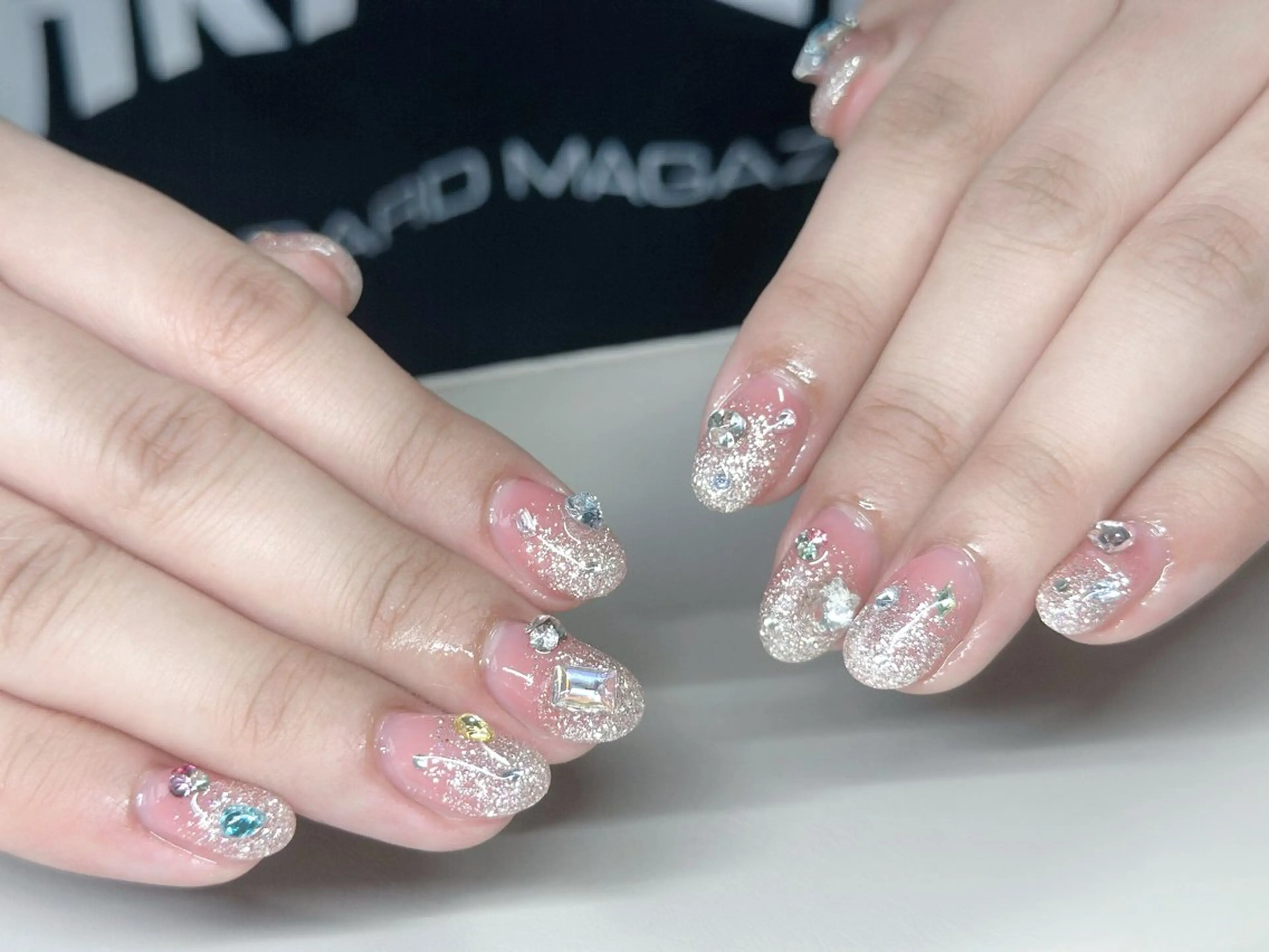 ネイル フラッシュネイル フレンチネイル キラキラネイル ラメ(グリッター) ラメグラデーション ハンドネイル 🧸自宅ネイル あずさのネイルデザイン