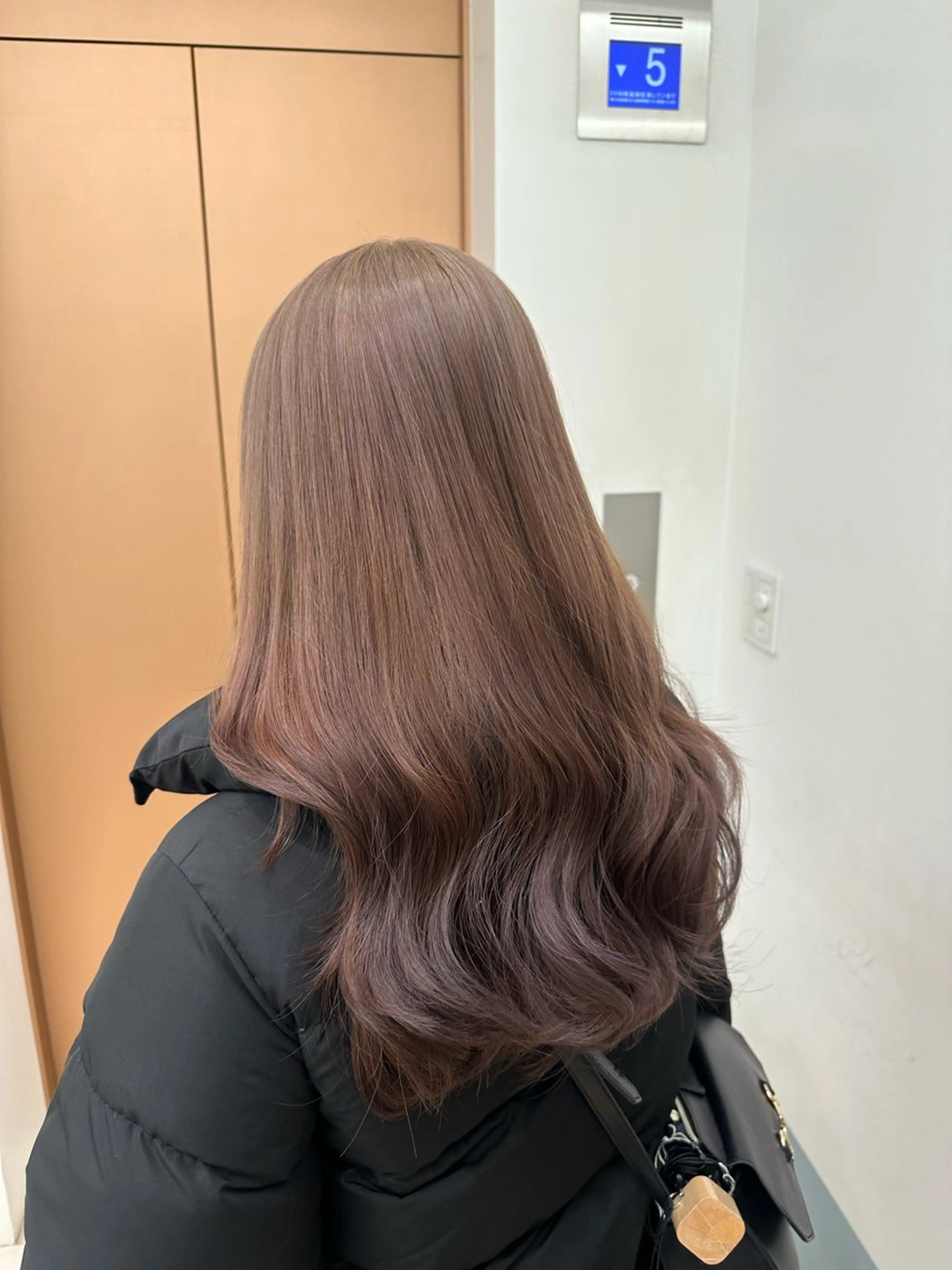 ロング カラー ヘアカラー トリートメント 安丸 結夏のヘアスタイル