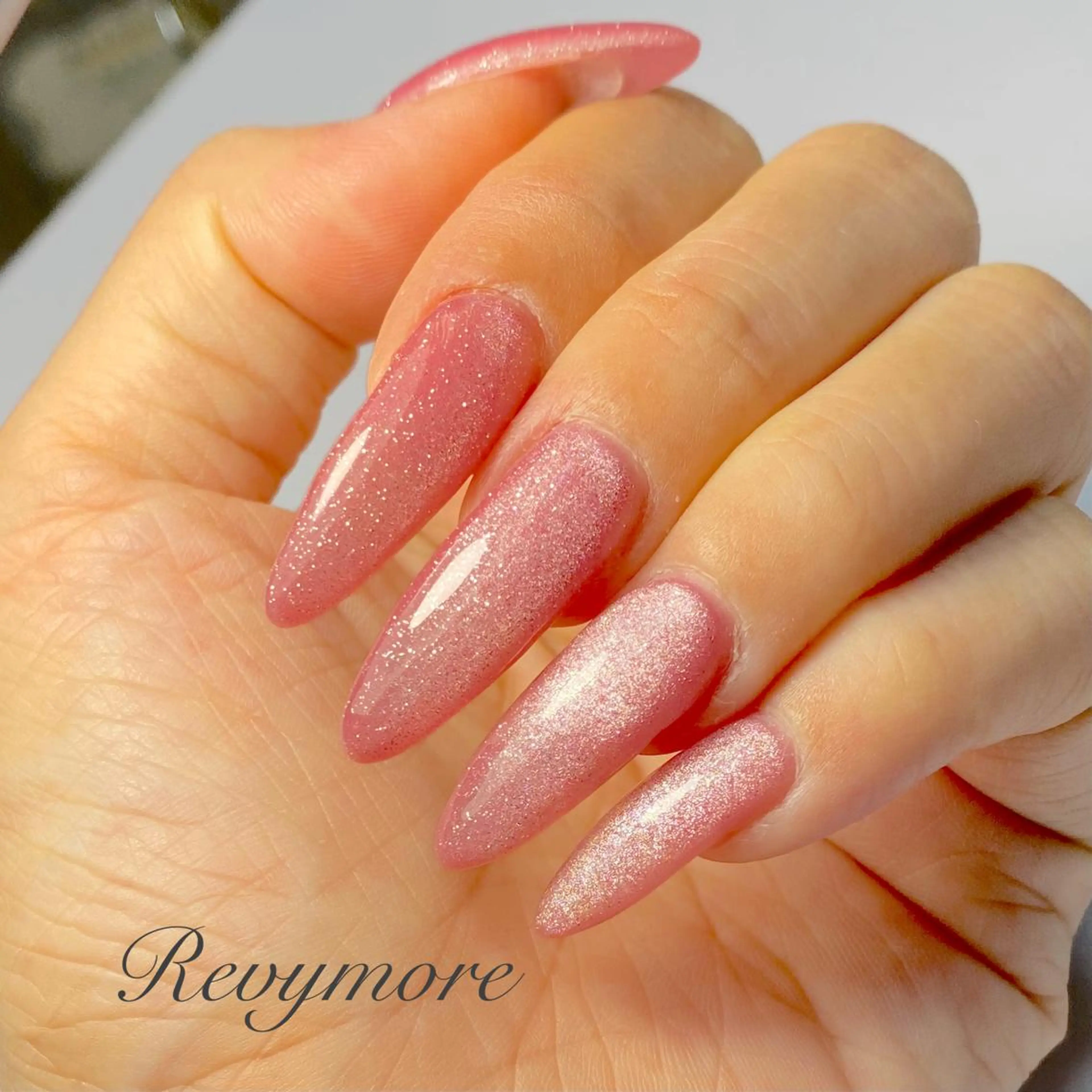 ミディアム ネイル 韓国風ヘア ジェルネイル キラキラネイル 韓国ネイル ラメ(グリッター) nail salon Revymore所属・nail salon Revymoreのネイルデザイン