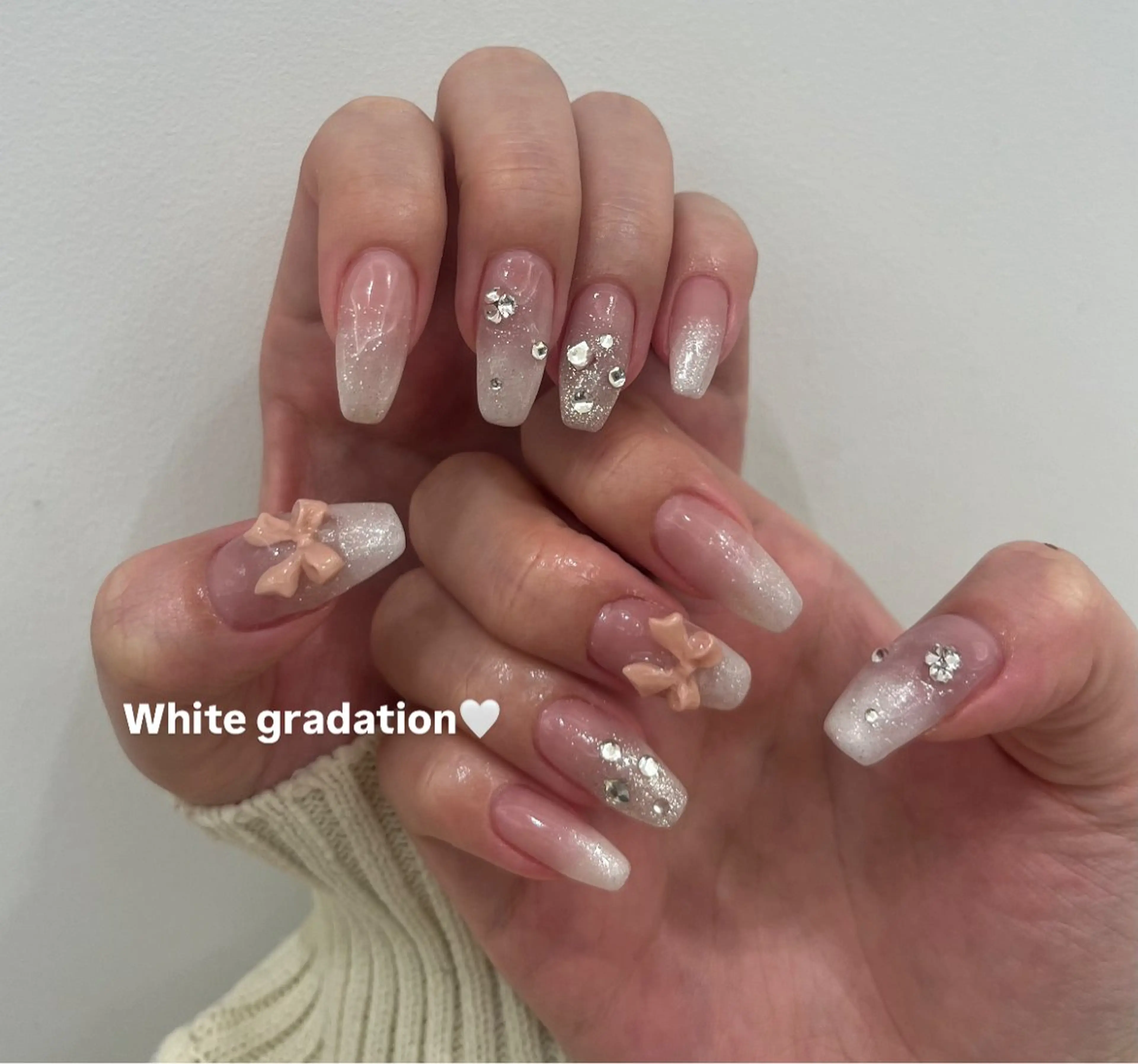 ネイル グラデーション ラメ(グリッター) ラメグラデーション ホワイト ハンドネイル Ibuki 🎀仙台パルコ🎀のマツエク・マツパデザイン